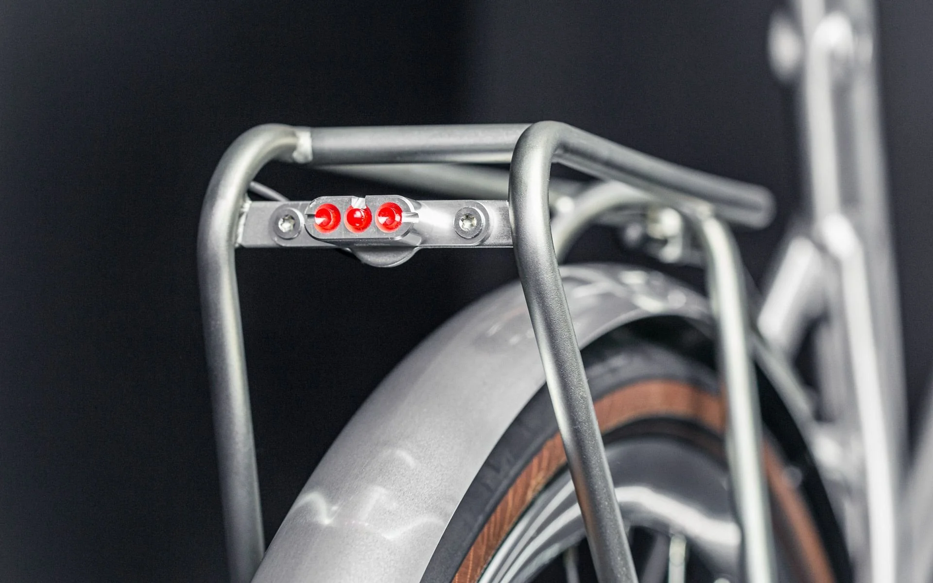 J frieda_mainfeature_rearrack_a0f4f01703.jpg