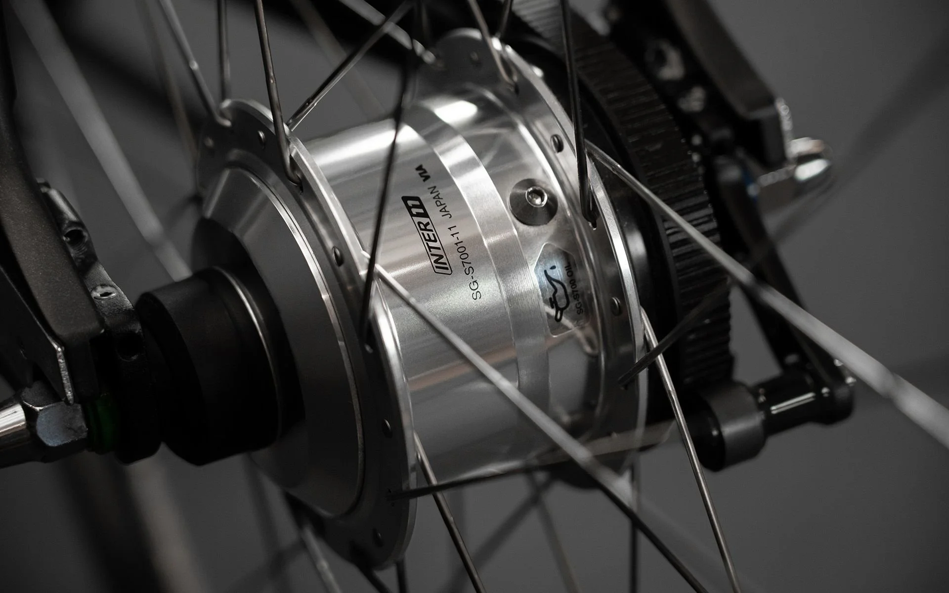1lotte_mainfeature_rearhub_56bfc13f30.jpg