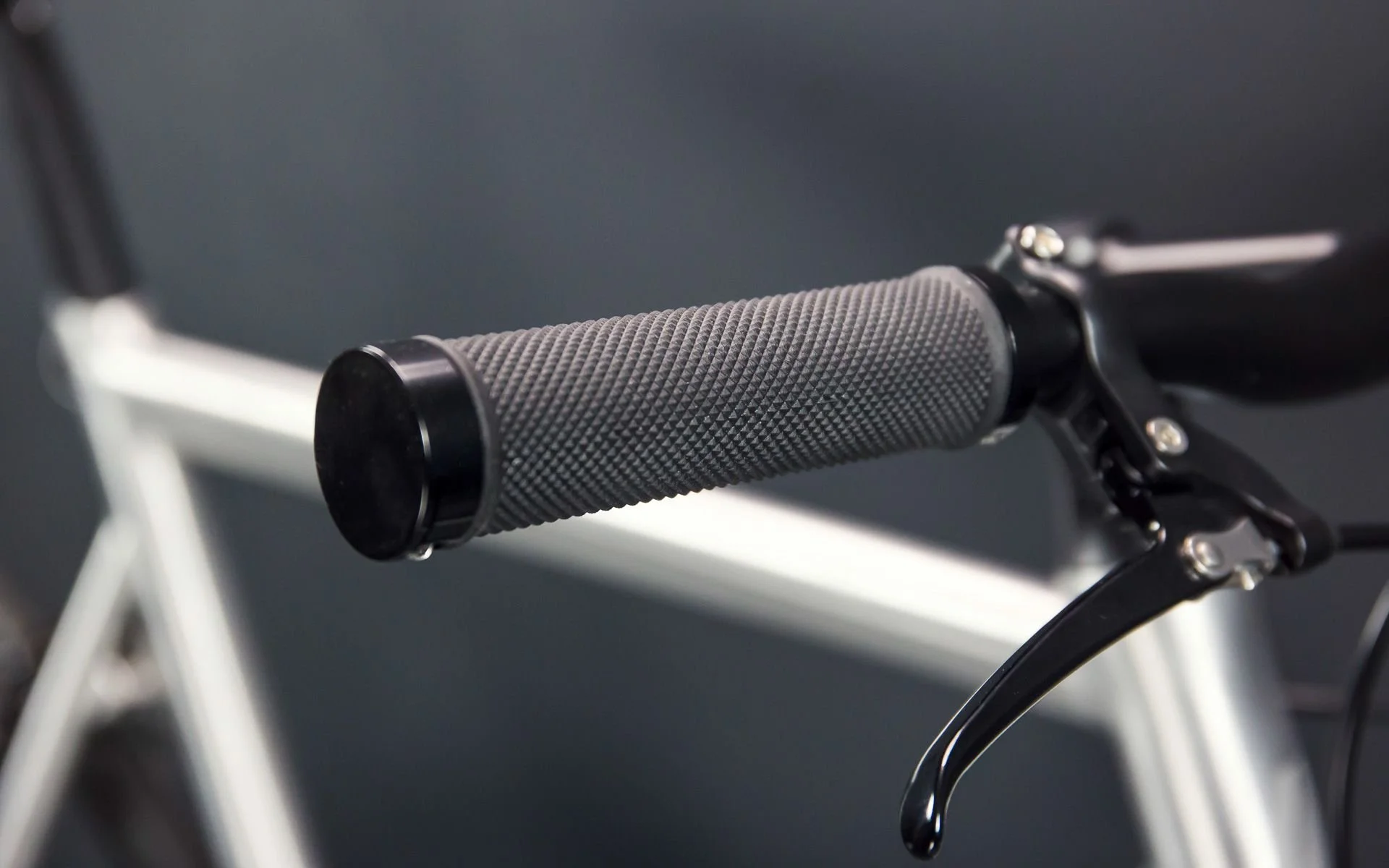 7viktor_mainfeature_grips_0c33225d1e.jpg