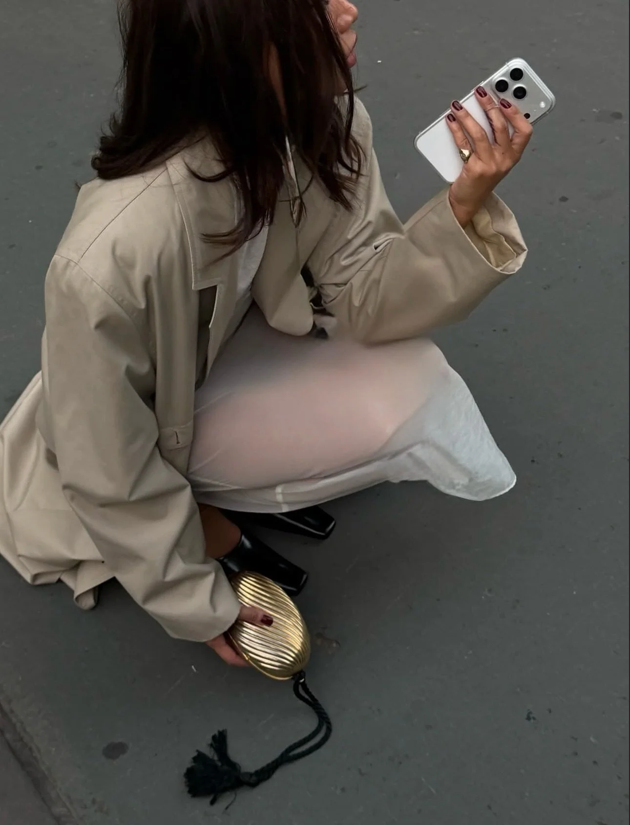 @thegreylayers styling her vintage minaudi&egrave;re from day to night.🤍

#vintage #daytonight #styling #vintagestyle #styleinspo