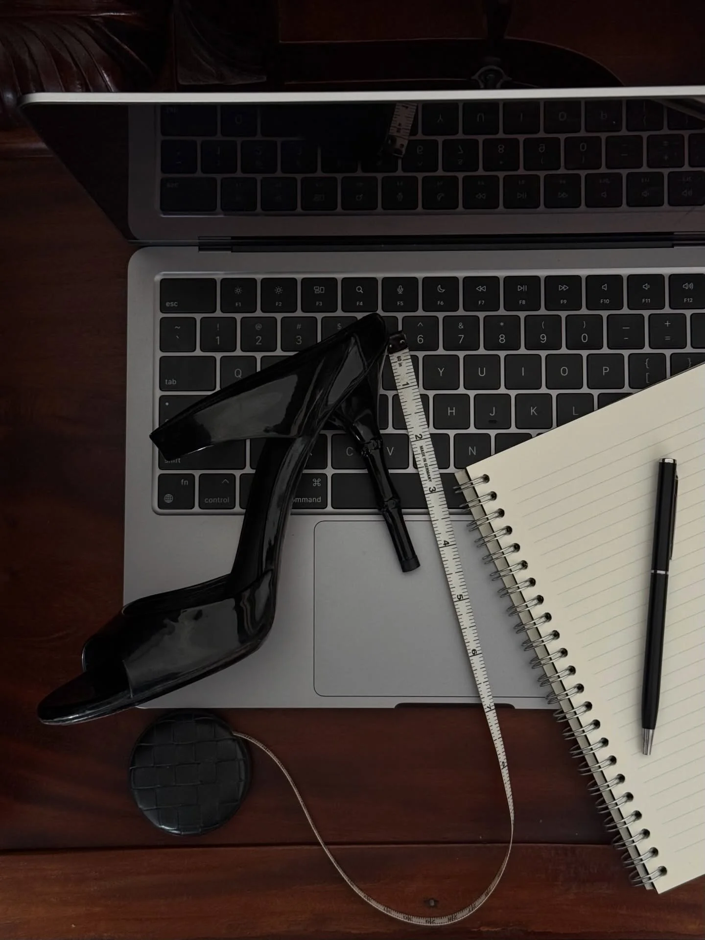 On the desk today: vintage Gucci bamboo heels. Size 37.🤍
Available on GIMIRARITY.COM

#vintage #vintagestyle #gucci #heelsaddict #summerstyle