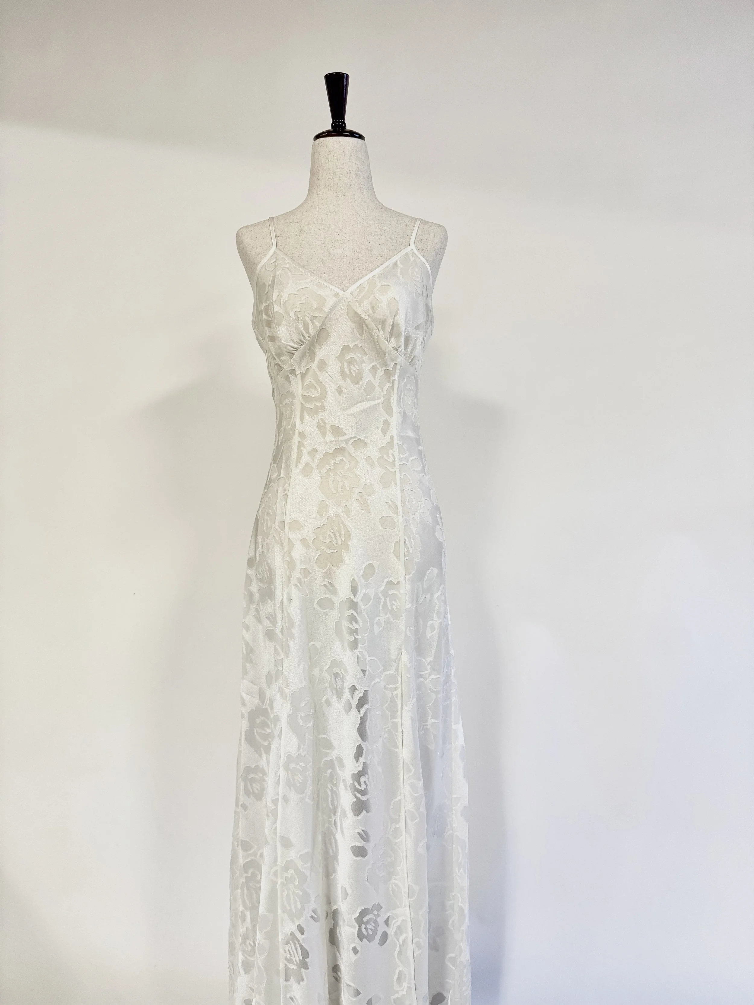 VS Gold Label White Chemise - Size Medium