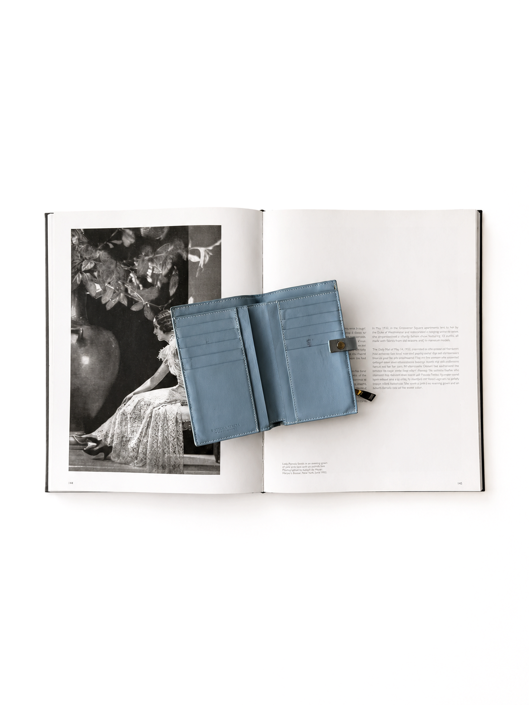 Bottega Veneta Leather Wallet - GIMI RARITY
