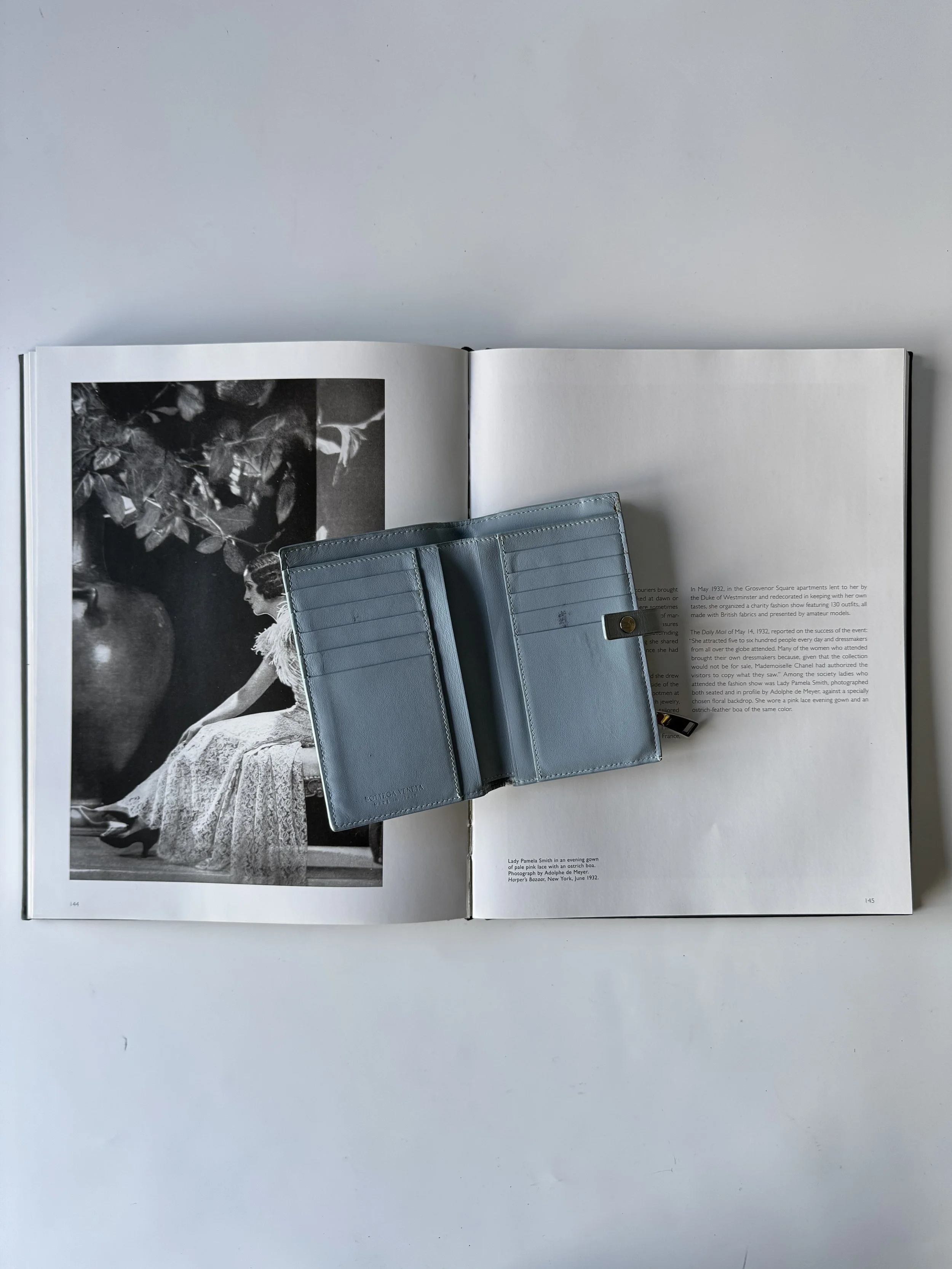 Bottega Veneta Leather Wallet - GIMI RARITY