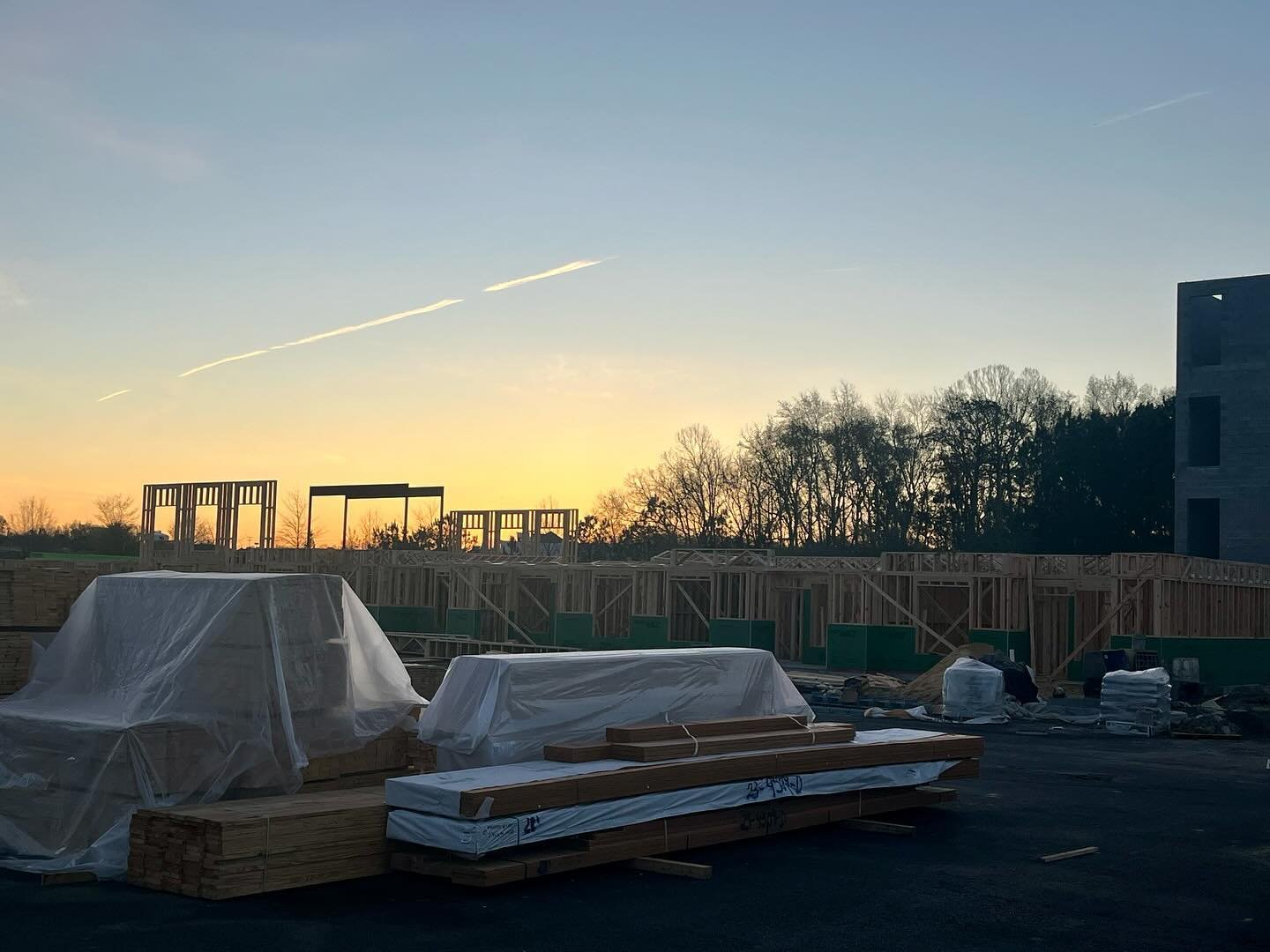 Our team is loving early mornings in Chesterfield at our project Ashlake Trails and Crossing! Check out these views and progress shots 🌄

#rva #affordablehousing #chesterfield #construction #mornings #views