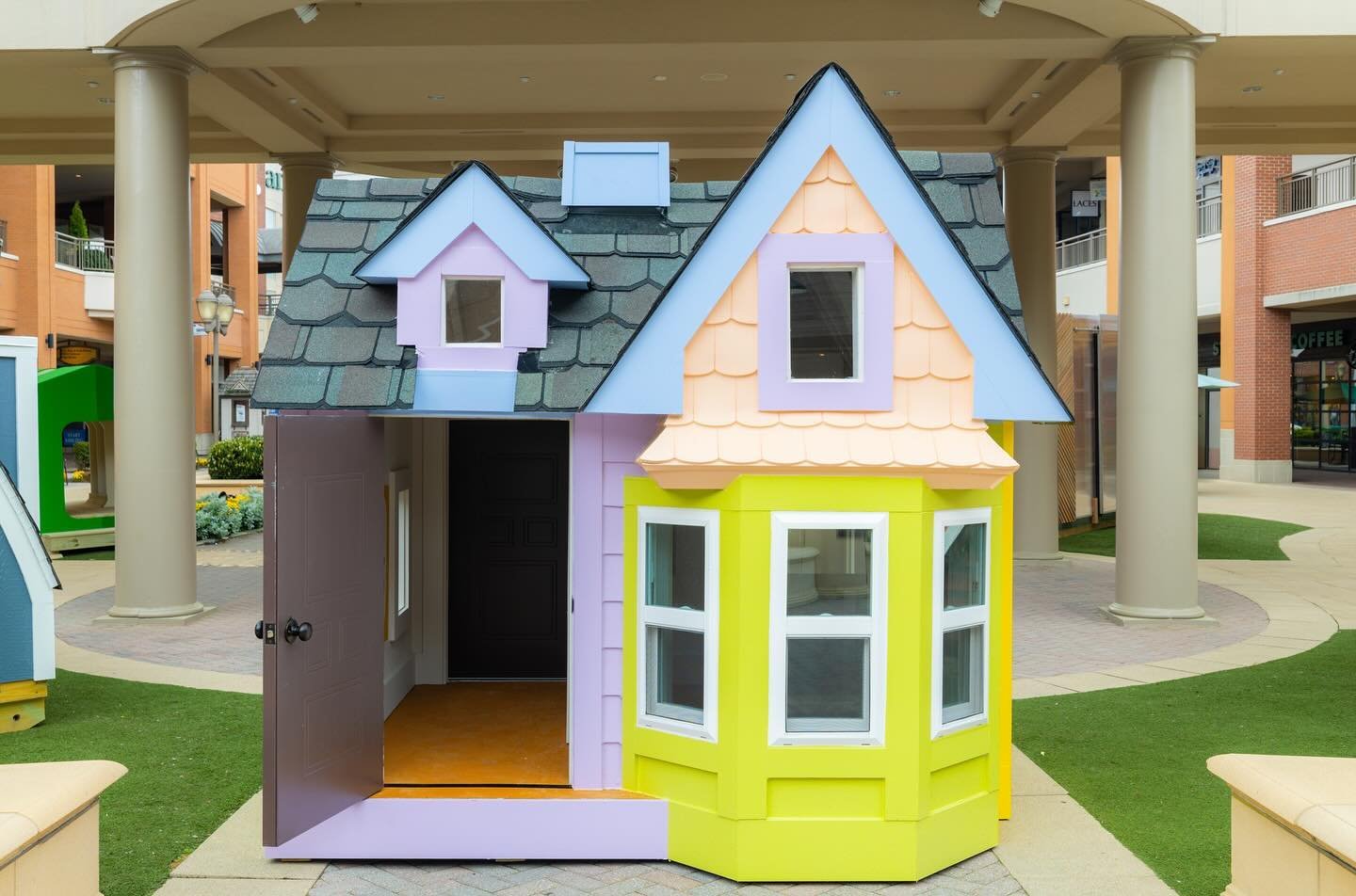 Our UP and Away Chalet has arrived at @shortpumpmall! Be sure to check it out in person between now and April 28!

HUGE shout to our partners: 
@smbwarchitects
@cross_timbers_roofing
@smartsiding
@84lumber
@deltaconstruction_
@hanoverspecialties

See