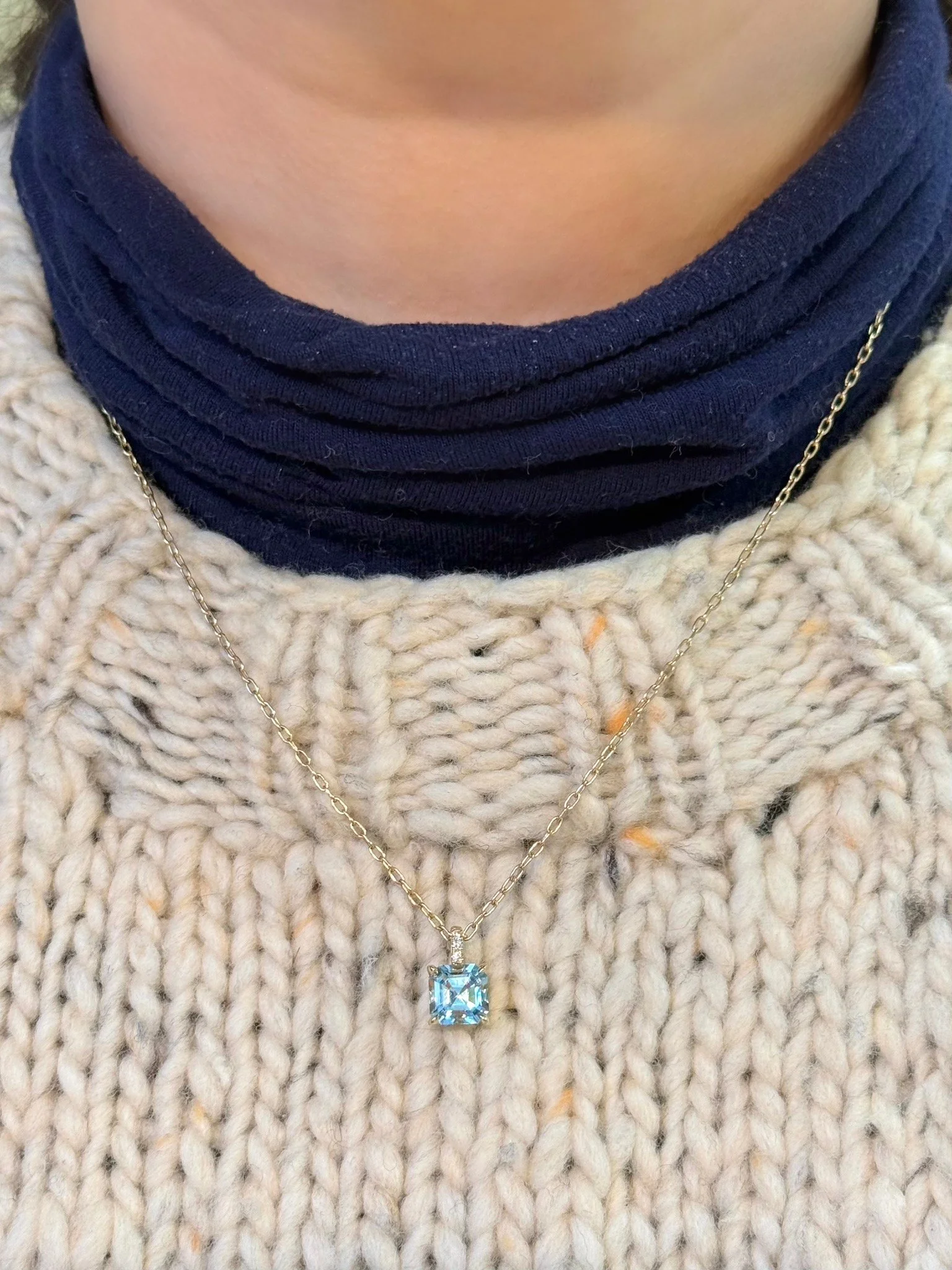 CHP709-7-BT-DIA-on neck-2.jpg