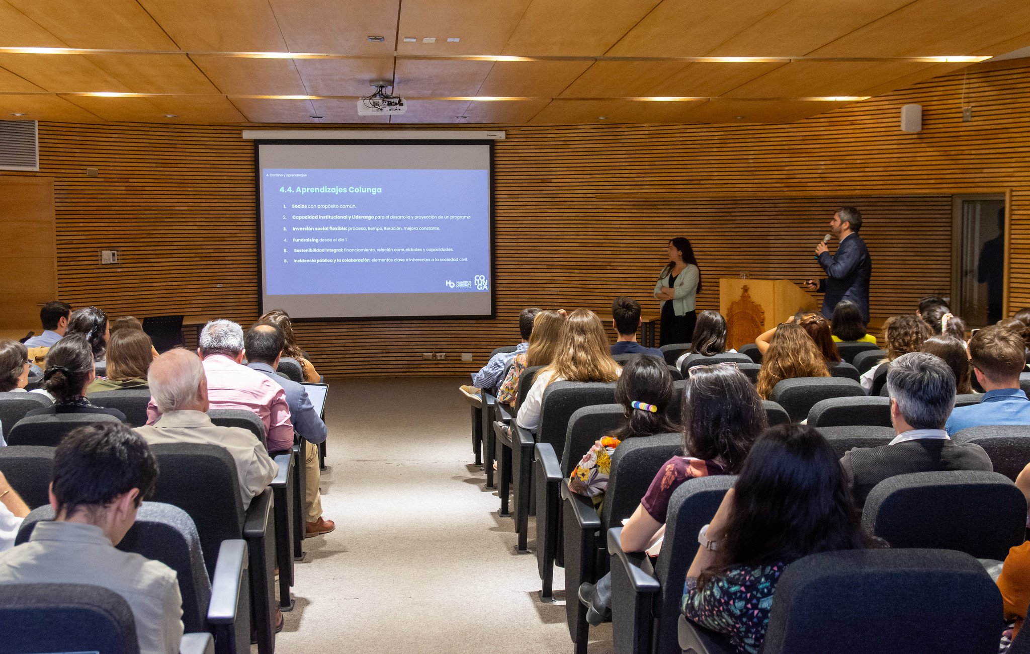 Cómo evaluar fortalece a la sociedad civil: tres experiencias reales