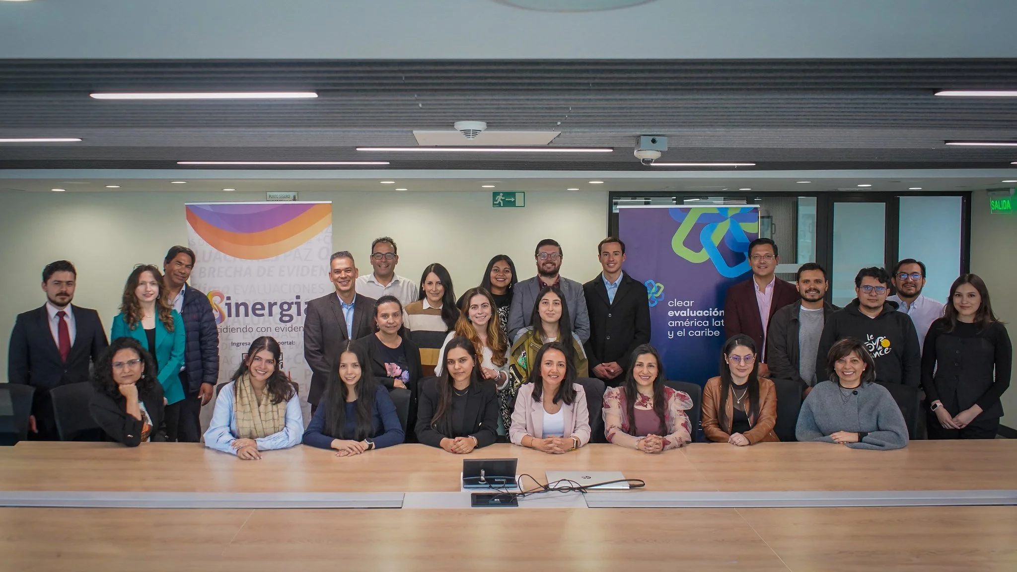 CLEAR-LAC finaliza curso UC de monitoreo y evaluación junto al DNP en Colombia y sostiene reuniones estratégicas