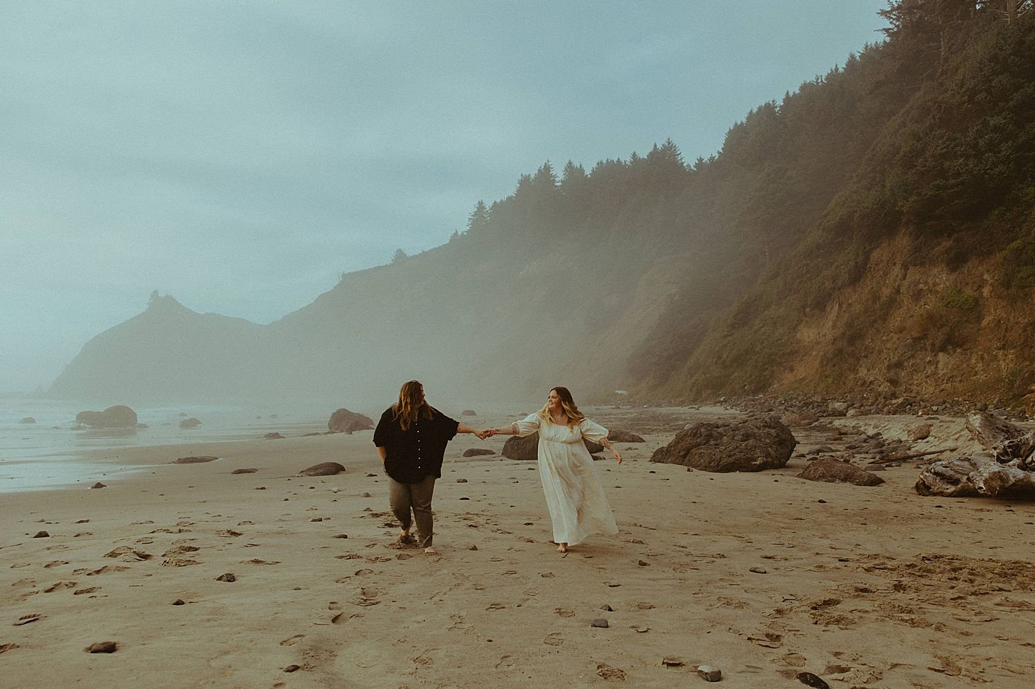 lincolon-city-oregon-coast-engagement-shoot_5804.jpg