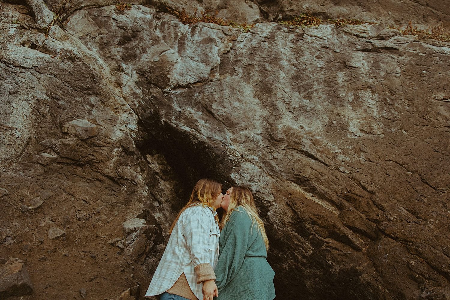 lincolon-city-oregon-coast-engagement-shoot_5829.jpg