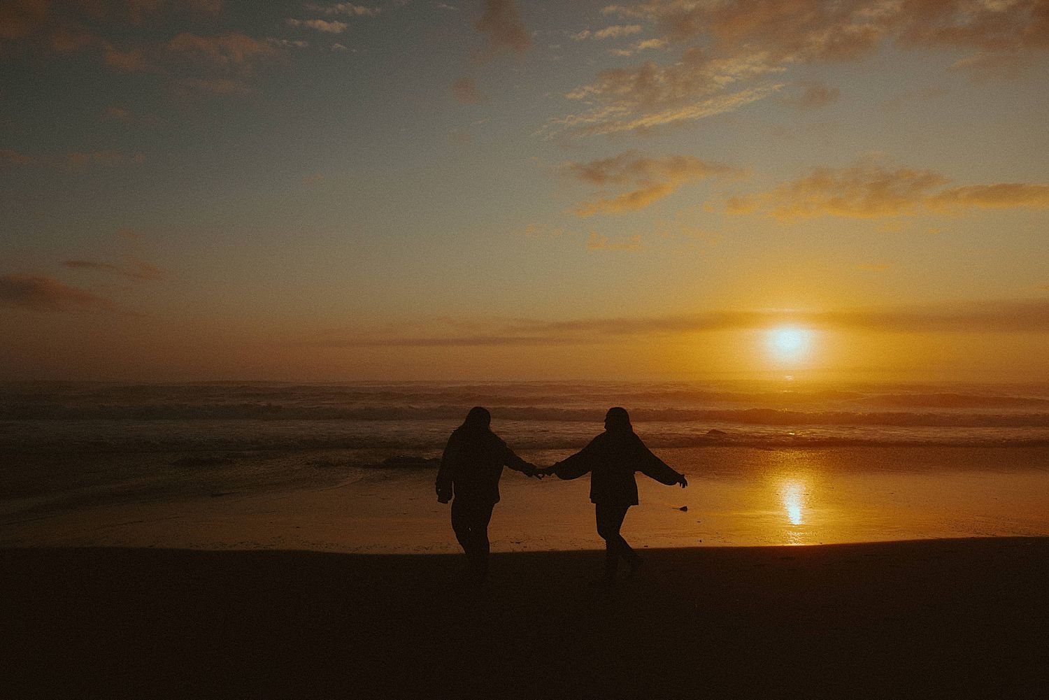 lincolon-city-oregon-coast-engagement-shoot_5839.jpg