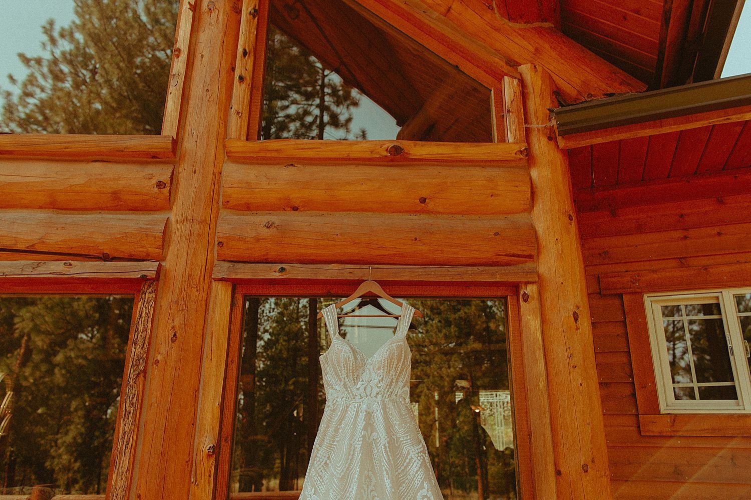 hamilton-montana-cabin-micro-wedding_4660.jpg