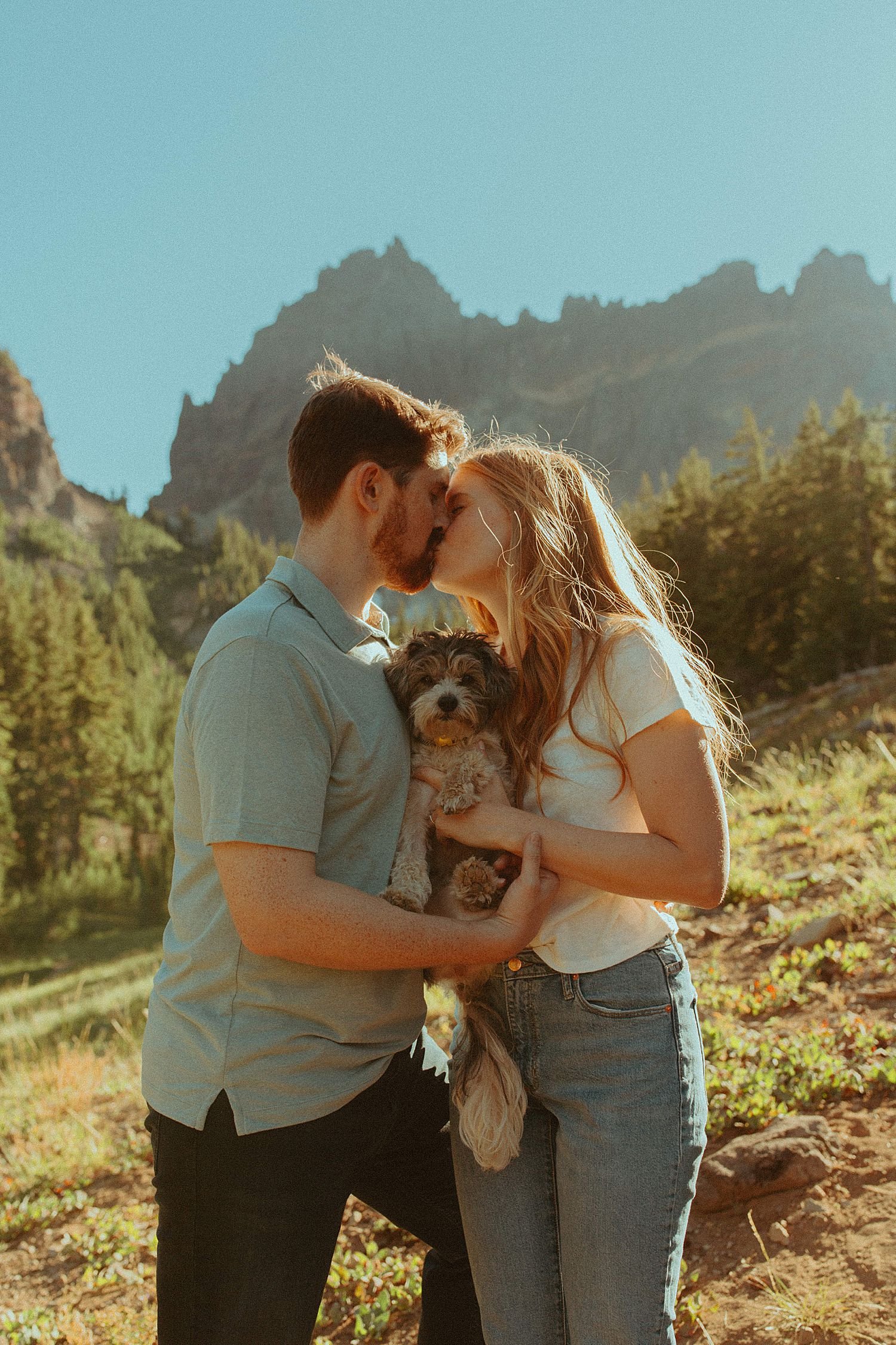 bend-oregon-hiking-mountain-engagement-session_4142.jpg