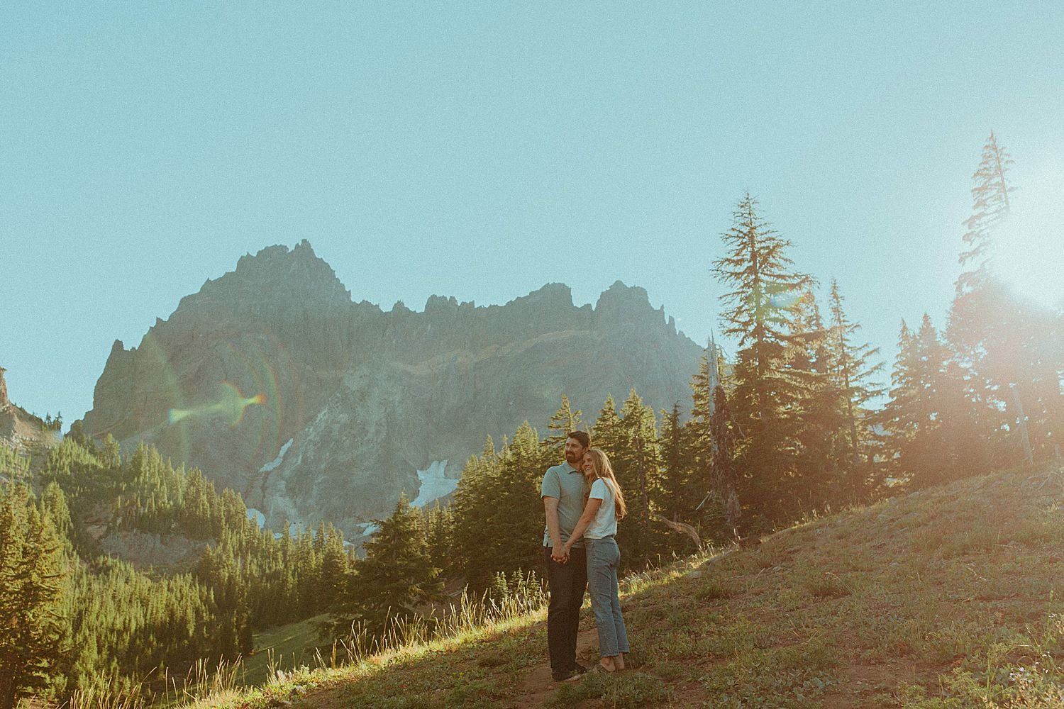 bend-oregon-hiking-mountain-engagement-session_4148.jpg