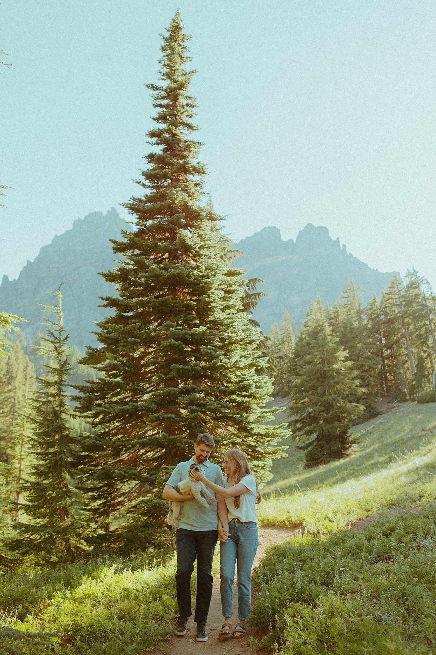 bend-oregon-hiking-mountain-engagement-session_4159.jpg