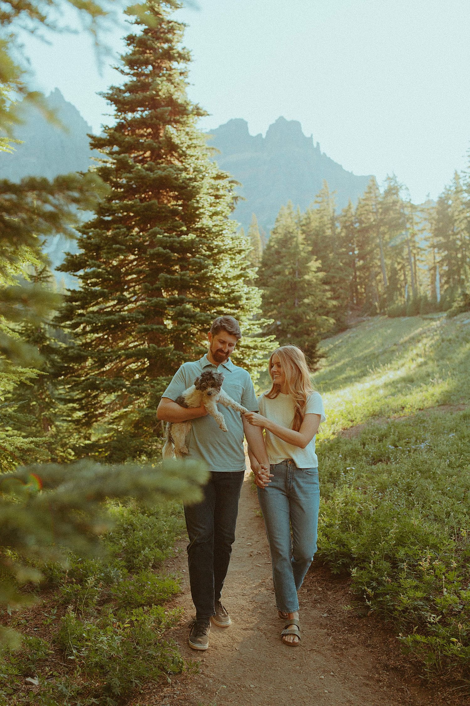 bend-oregon-hiking-mountain-engagement-session_4160.jpg