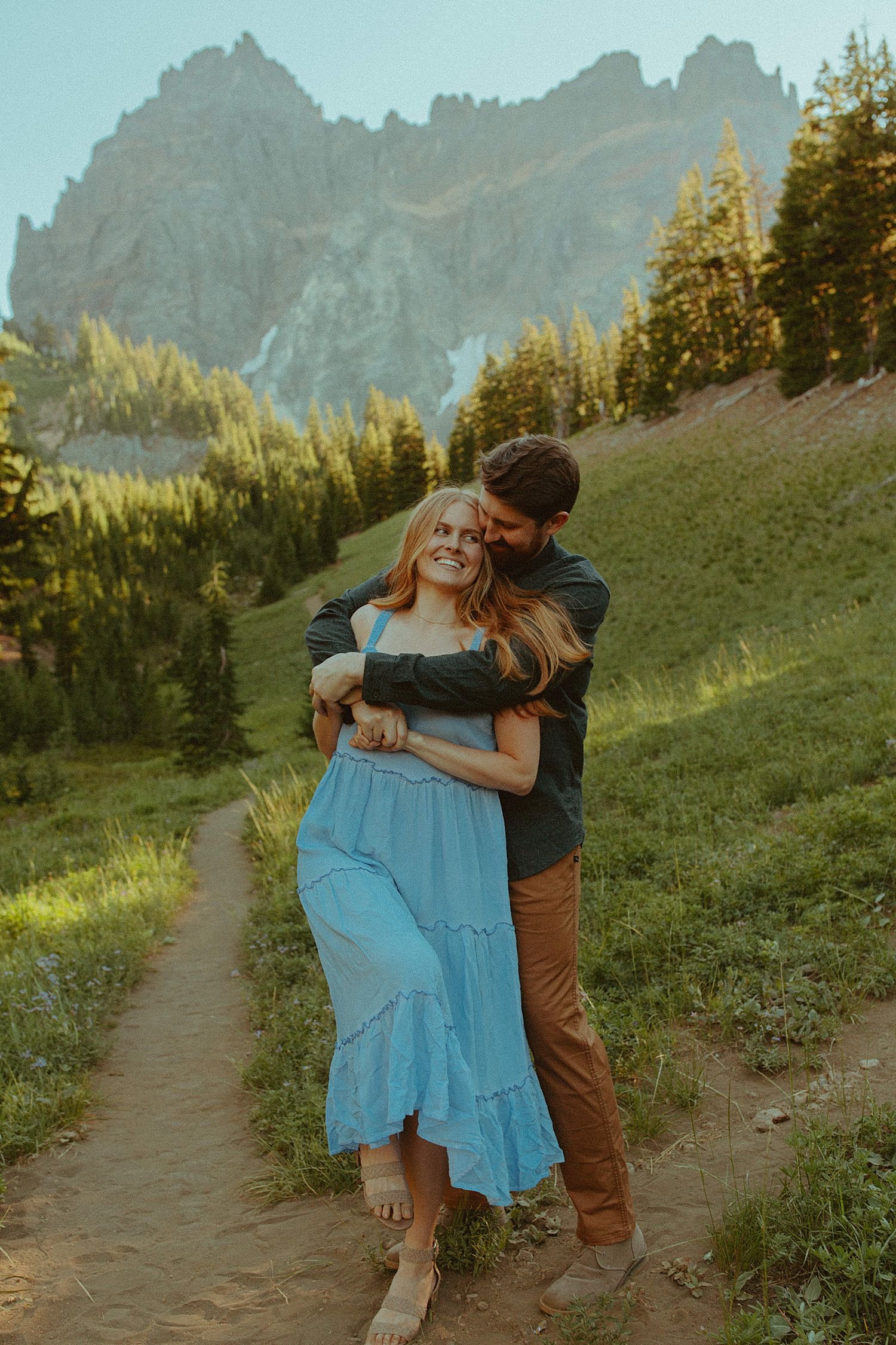 bend-oregon-hiking-mountain-engagement-session_4173.jpg