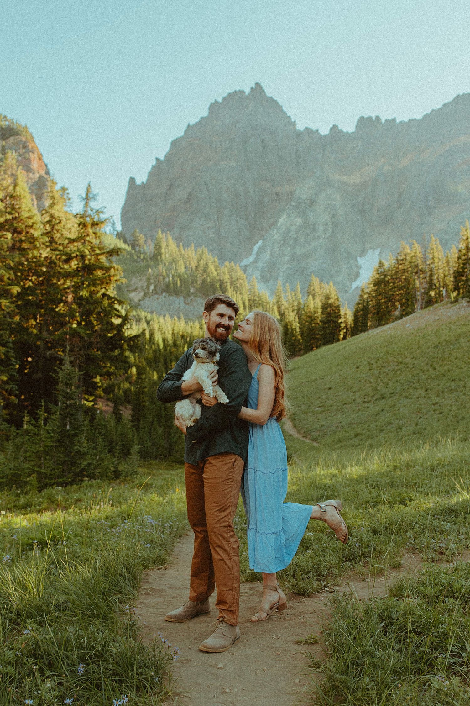 bend-oregon-hiking-mountain-engagement-session_4180.jpg