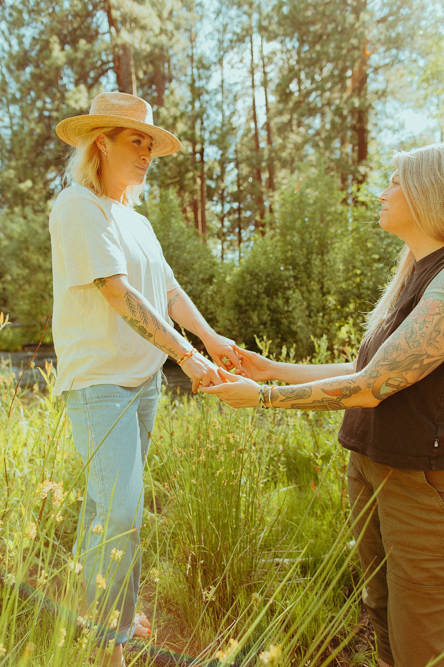 bend-oregon-river-engagement-session_4072.jpg