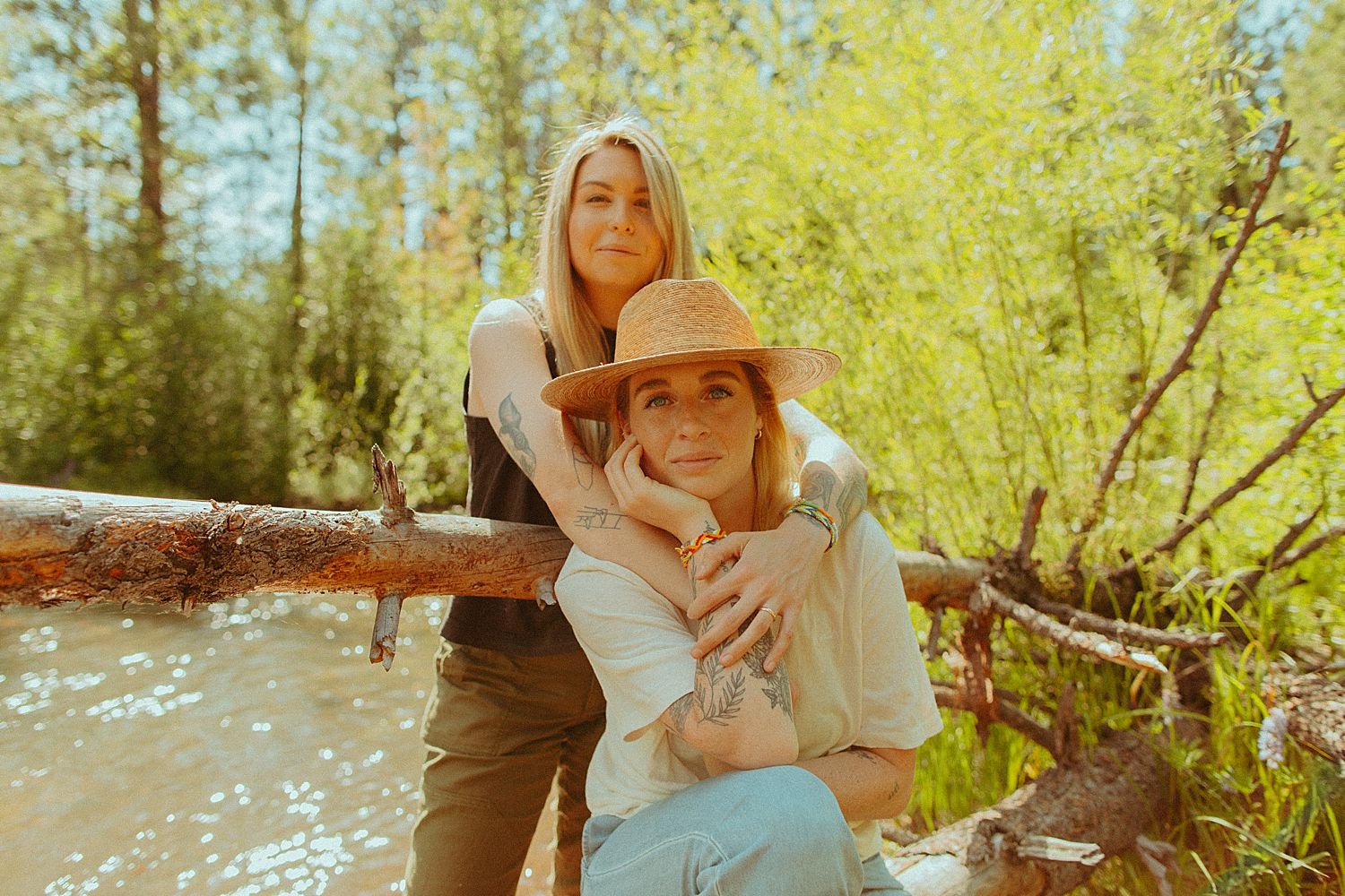 bend-oregon-river-engagement-session_4077.jpg