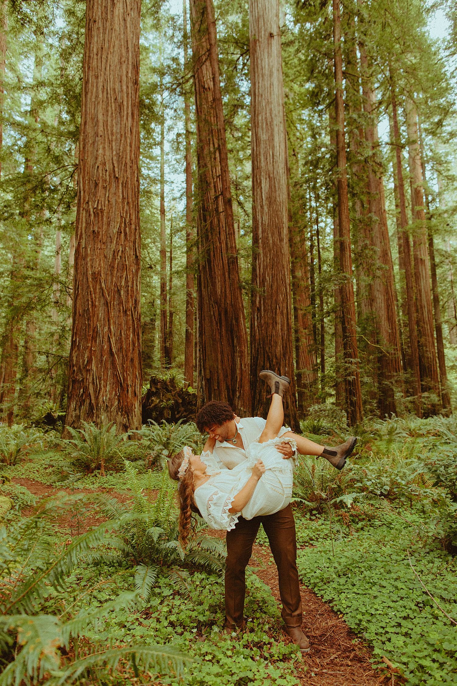 redwoods-elopement-oregon-coast-micro-wedding_3641.jpg