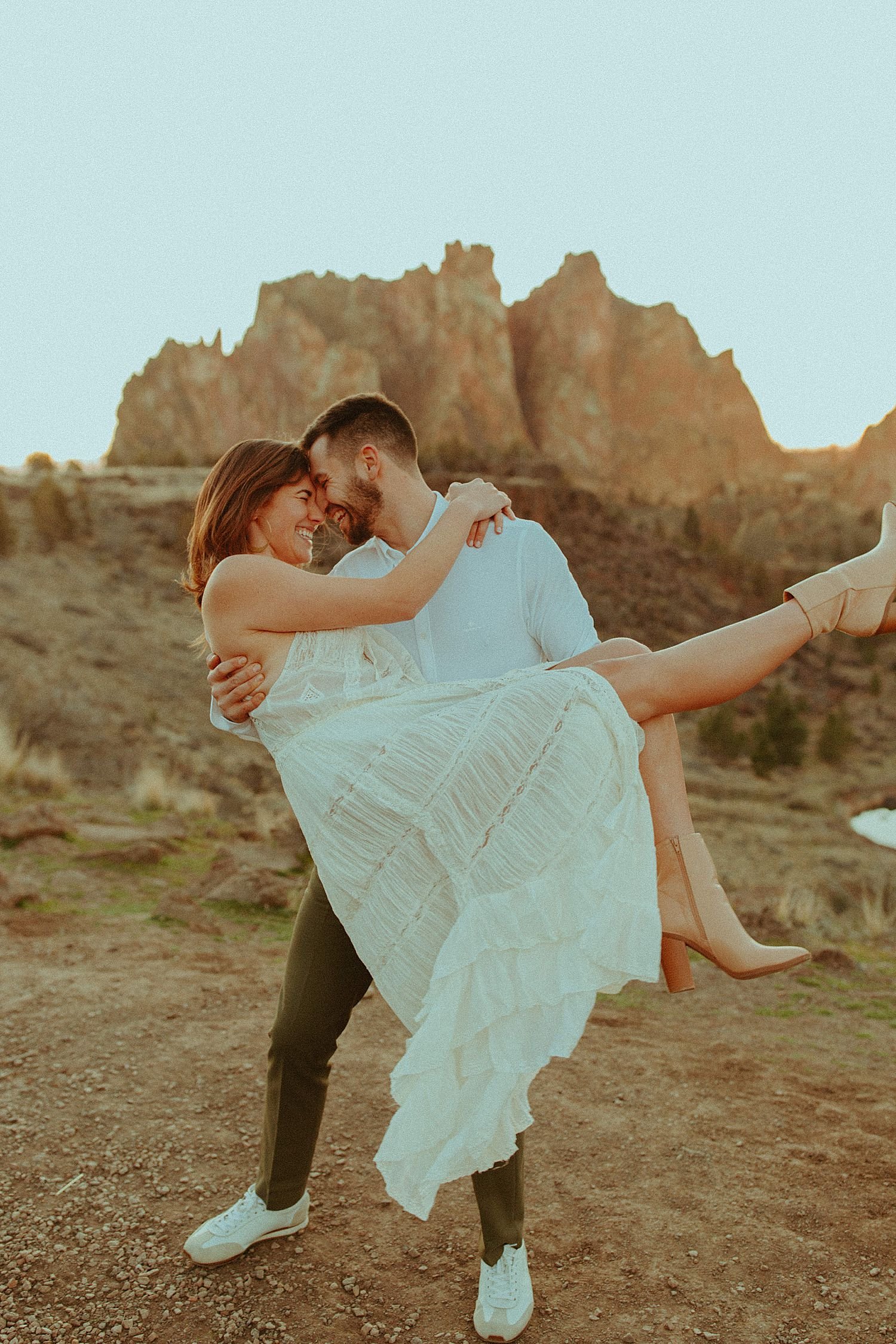 smith-rock-campervan-engagement-photos_2932.jpg