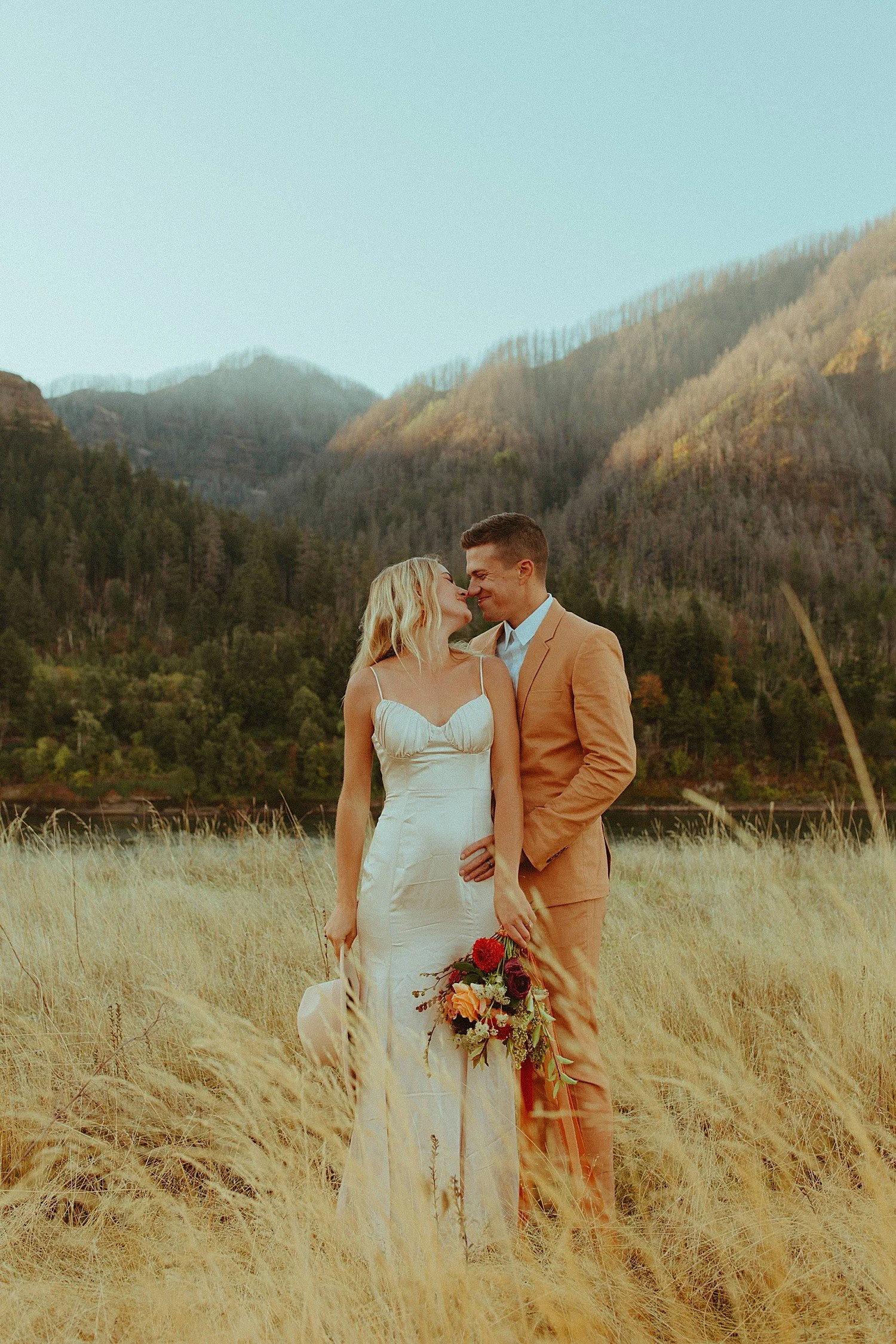 columbia-river-gorge-oregon-elopement_2334.jpg