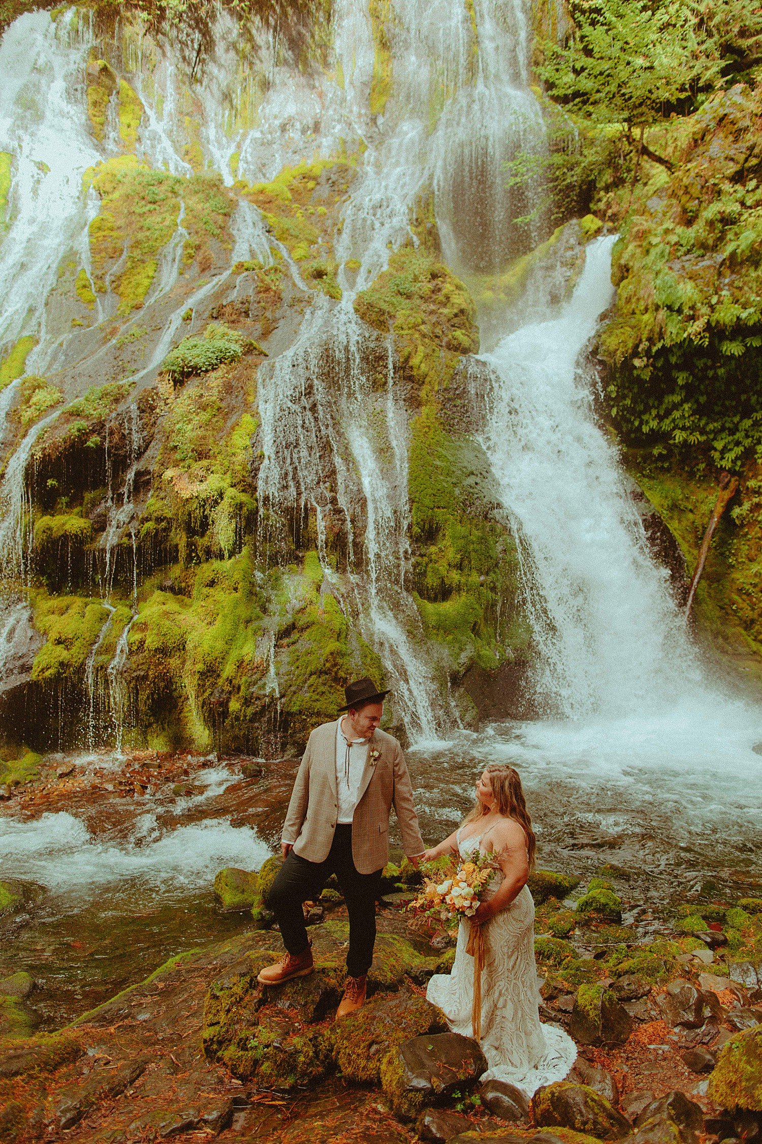 columbia-river-gorge-waterfall-elopement_2222.jpg