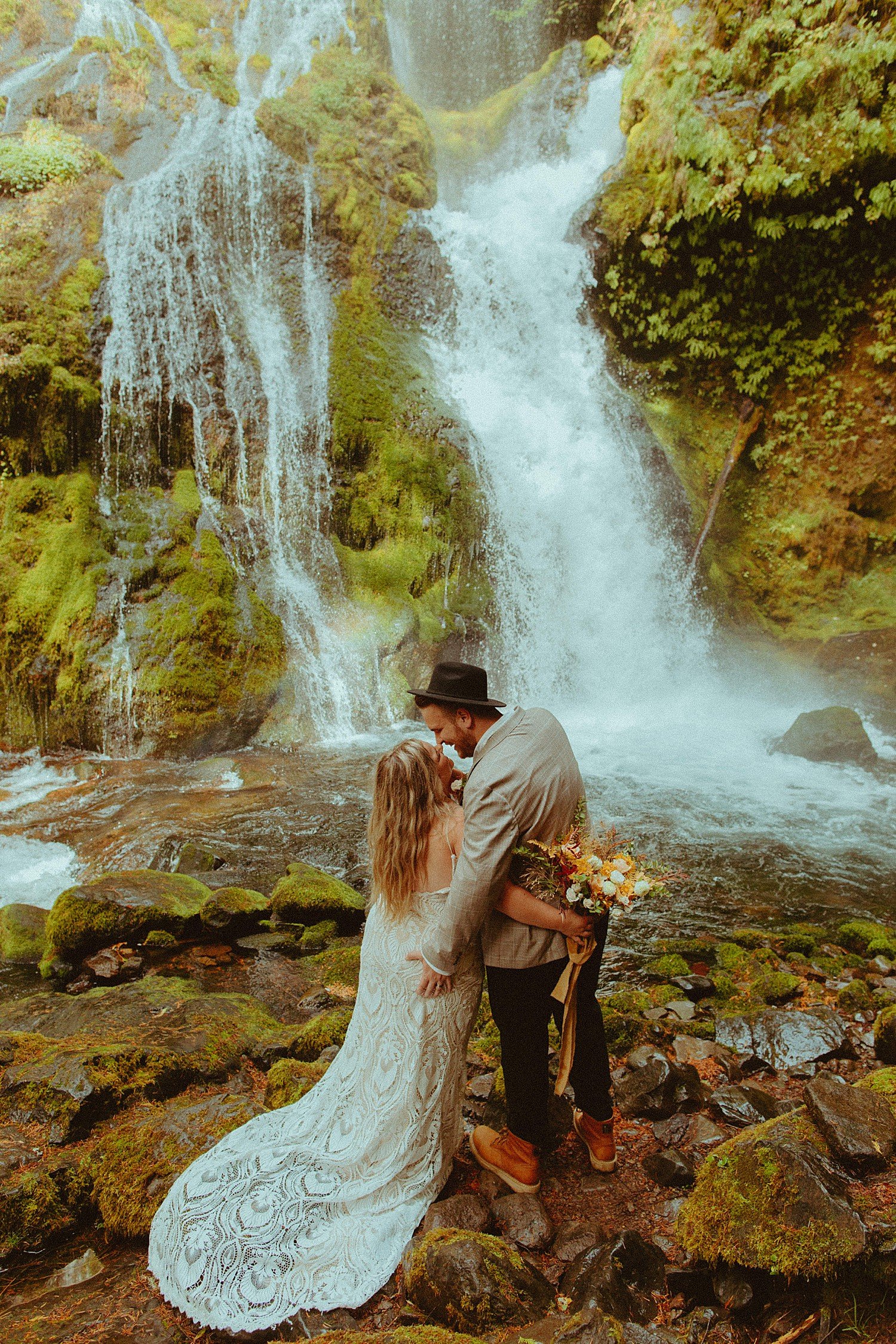 columbia-river-gorge-waterfall-elopement_2238.jpg