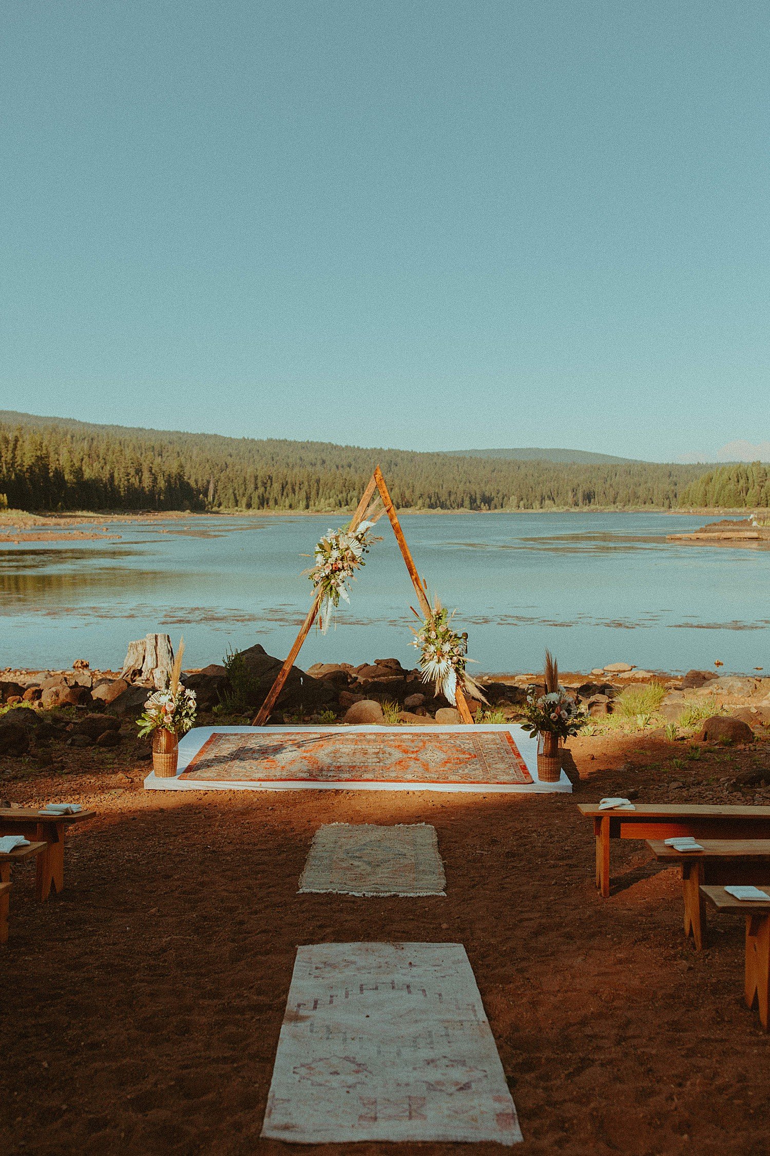 elk-lake-oregon-woodsy-intimate-wedding_1446.jpg