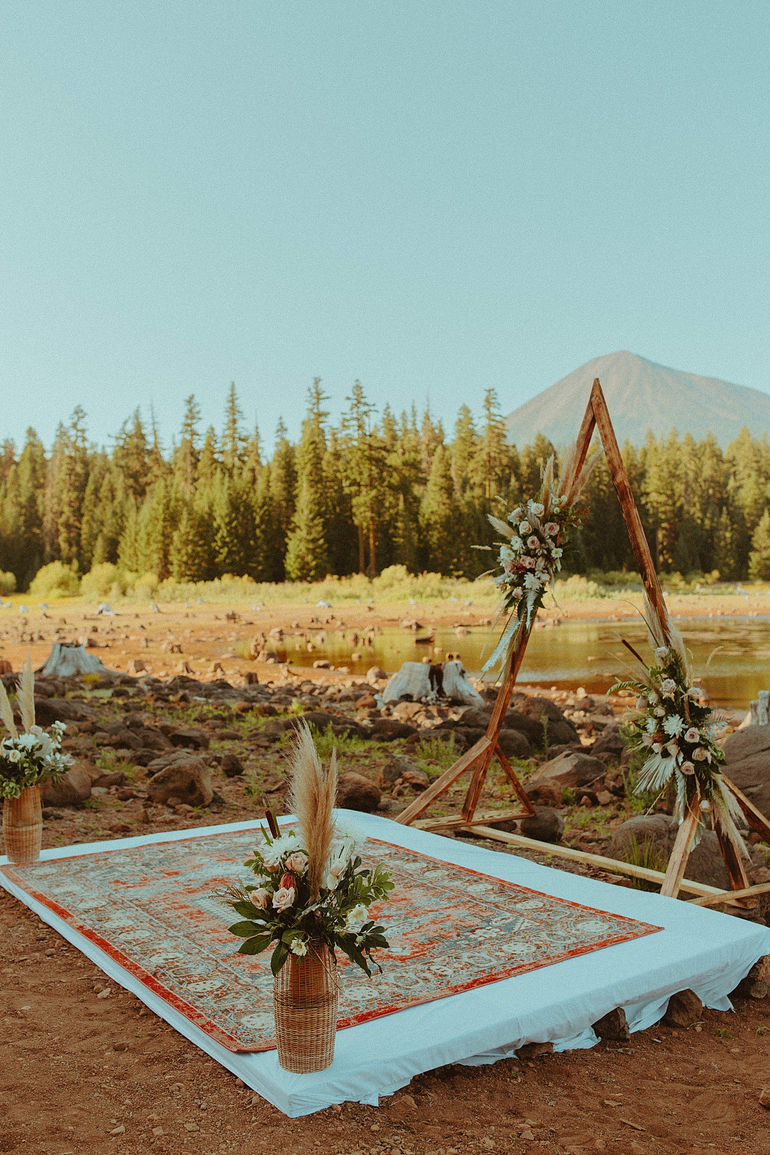 elk-lake-oregon-woodsy-intimate-wedding_1448.jpg