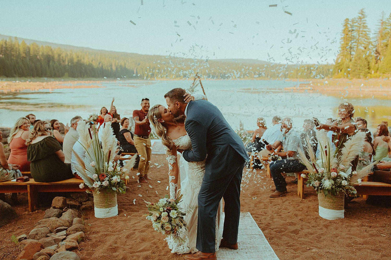 elk-lake-oregon-woodsy-intimate-wedding_1463.jpg