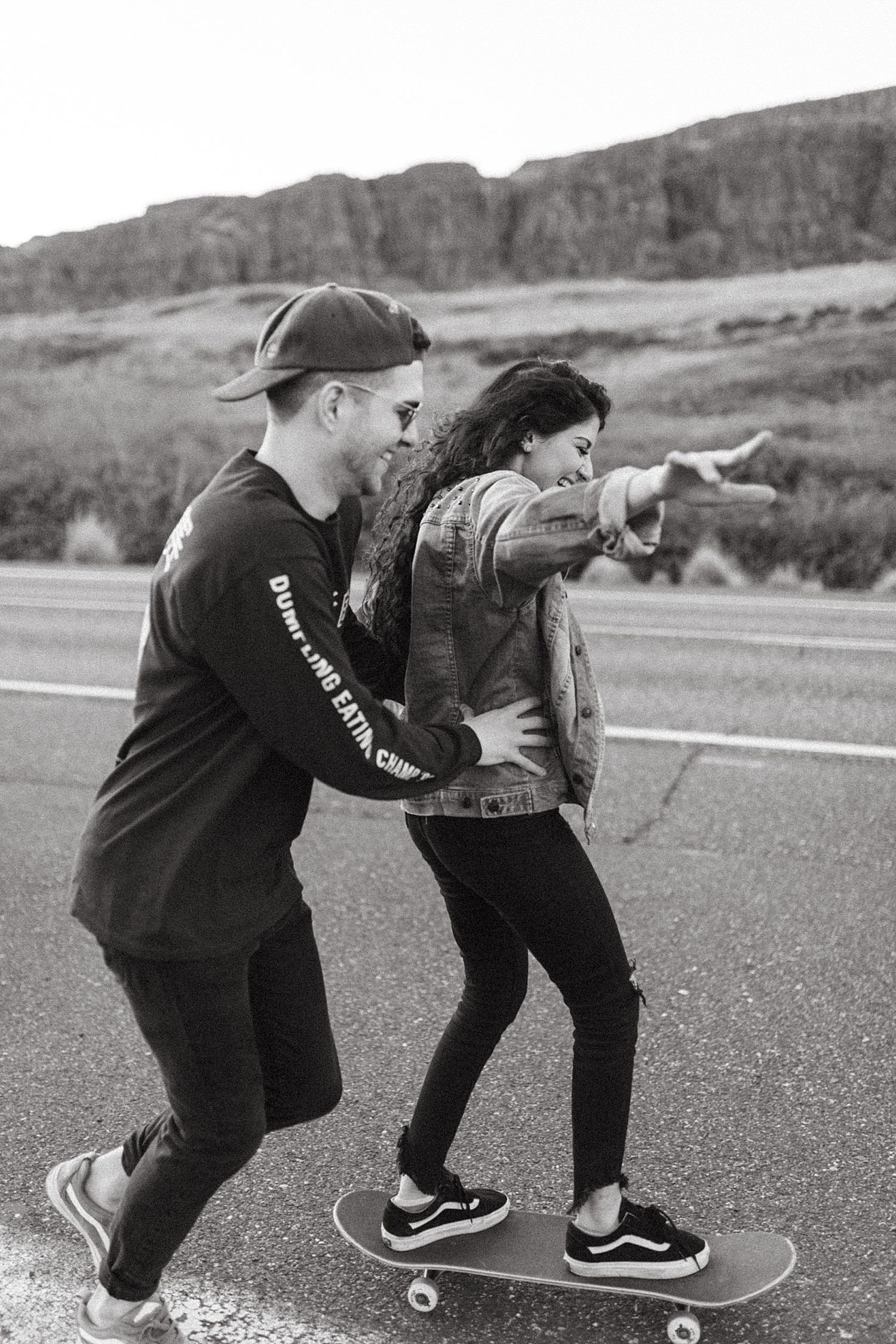 horsethief-butte-desert-skateboarding-engagement-photos_6827.jpg