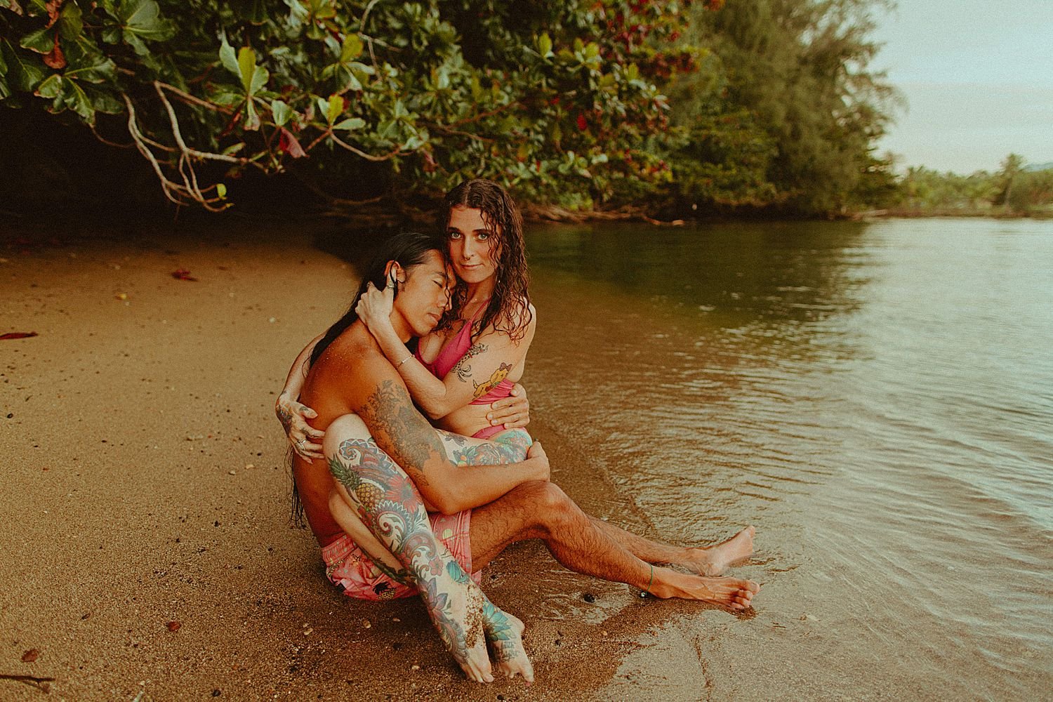 kauai-hanalei-bay-swim-couples-session_7110.jpg