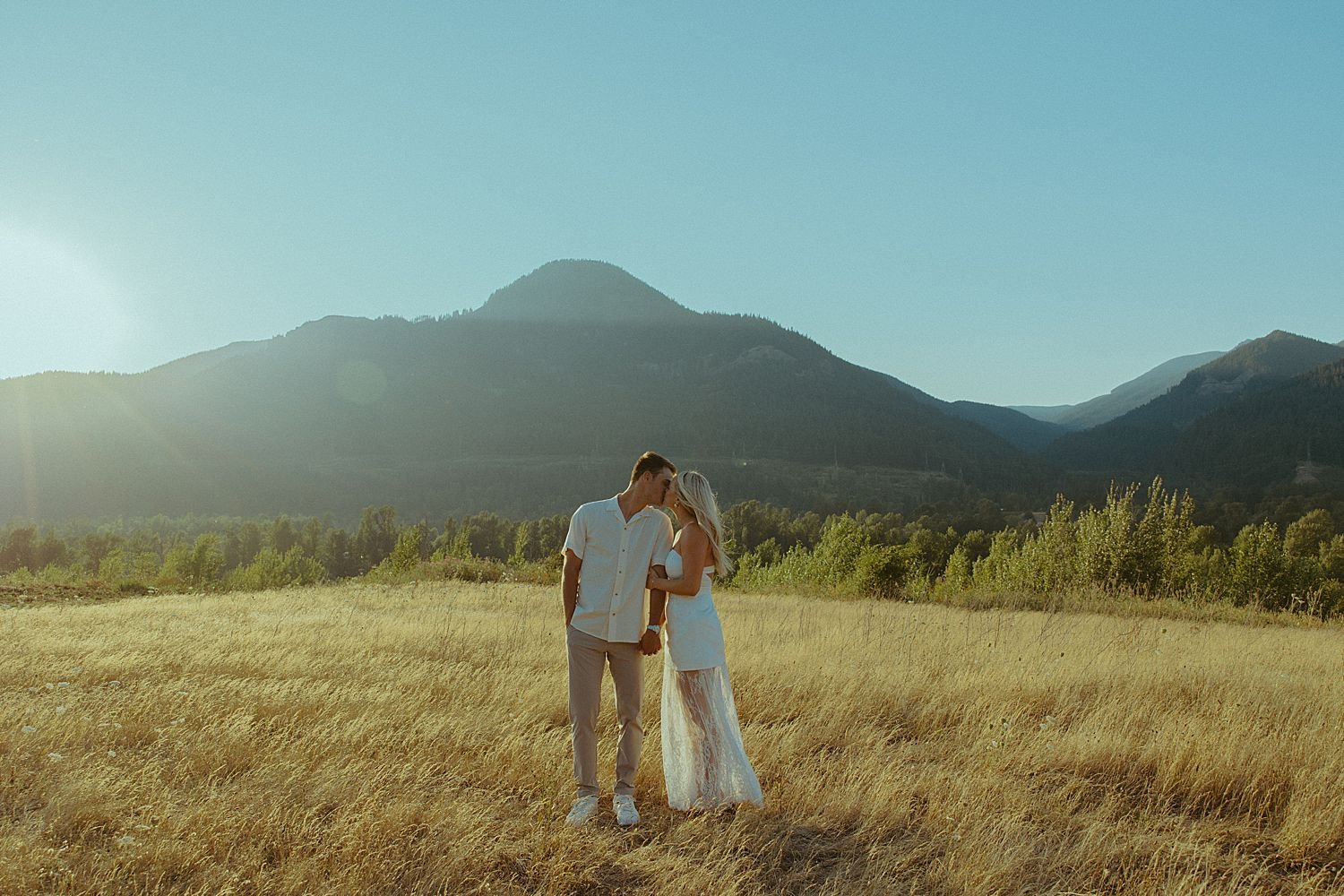 north-bonneville-engagement-photos-hamilton-island_1611.jpg