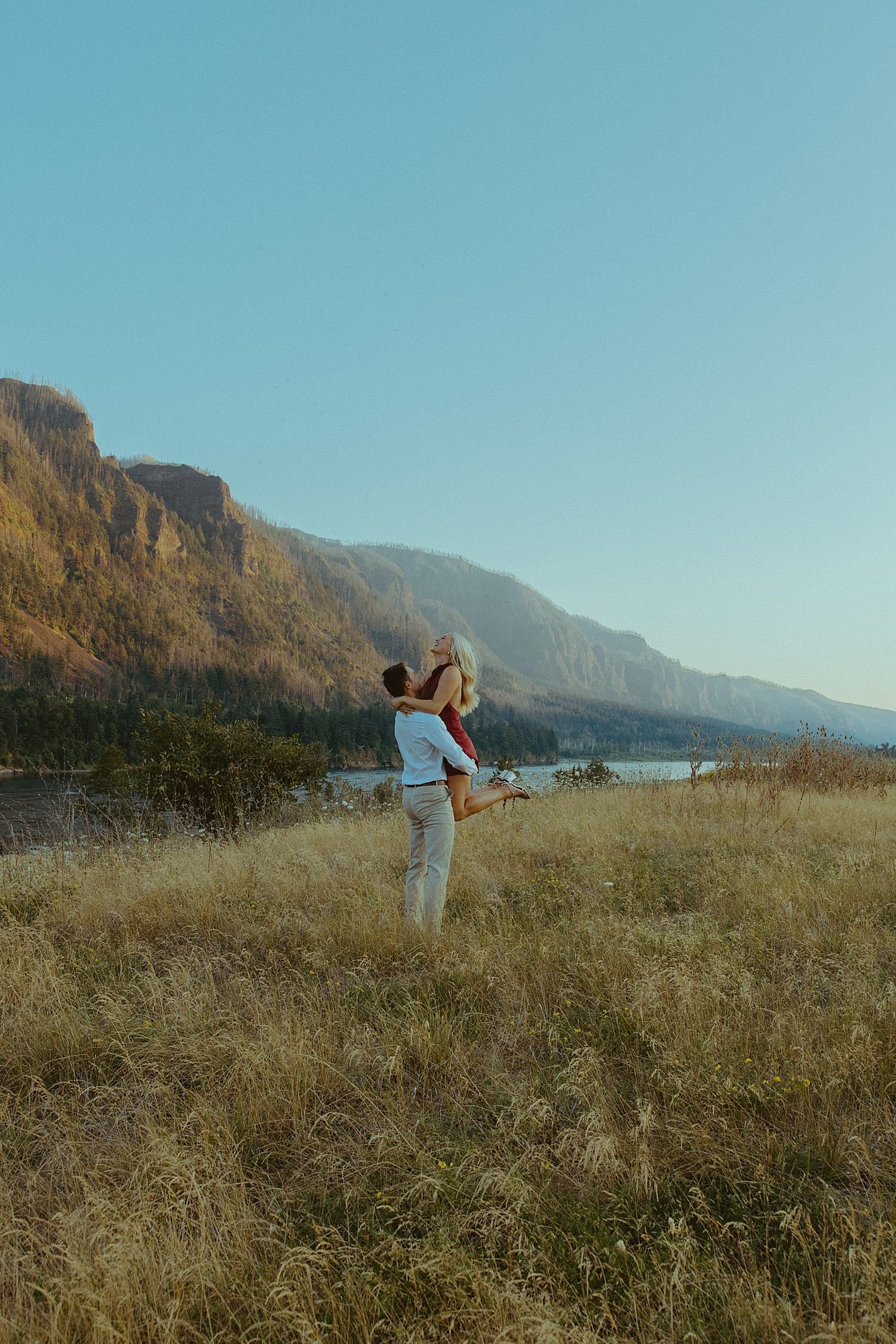 north-bonneville-engagement-photos-hamilton-island_1630.jpg