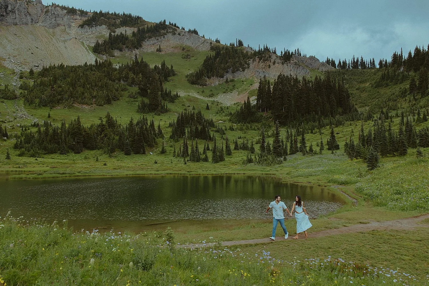 hiking-mount-rainier-wildflower-couples-photos_1639.jpg