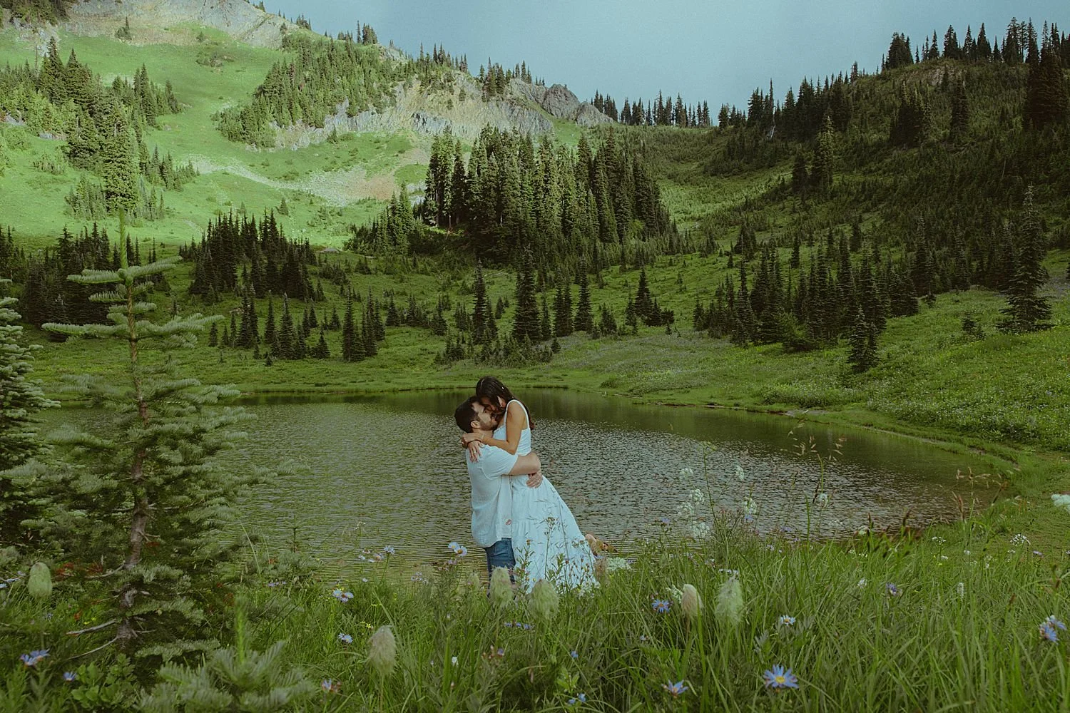 hiking-mount-rainier-wildflower-couples-photos_1643.jpg