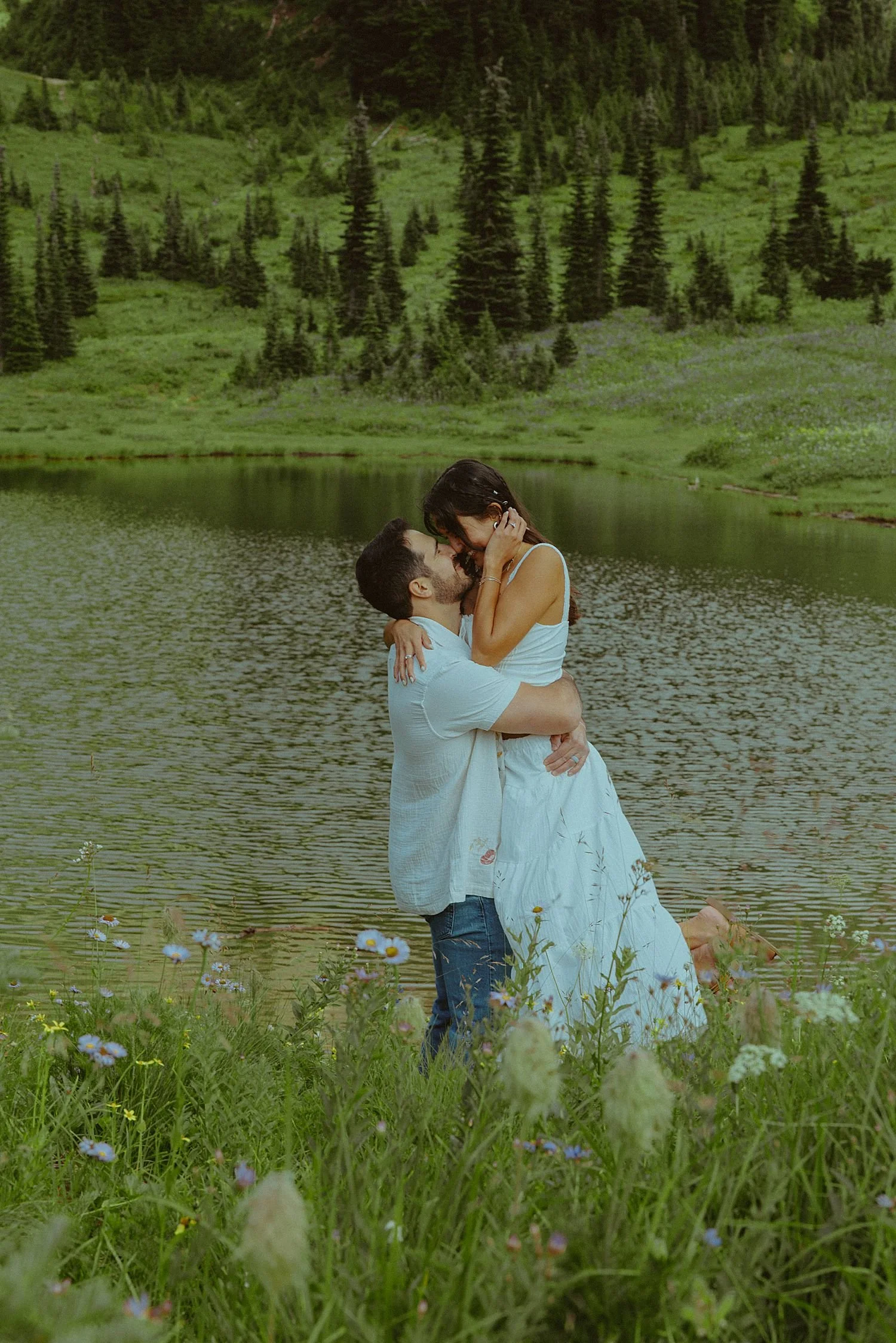 hiking-mount-rainier-wildflower-couples-photos_1645.jpg