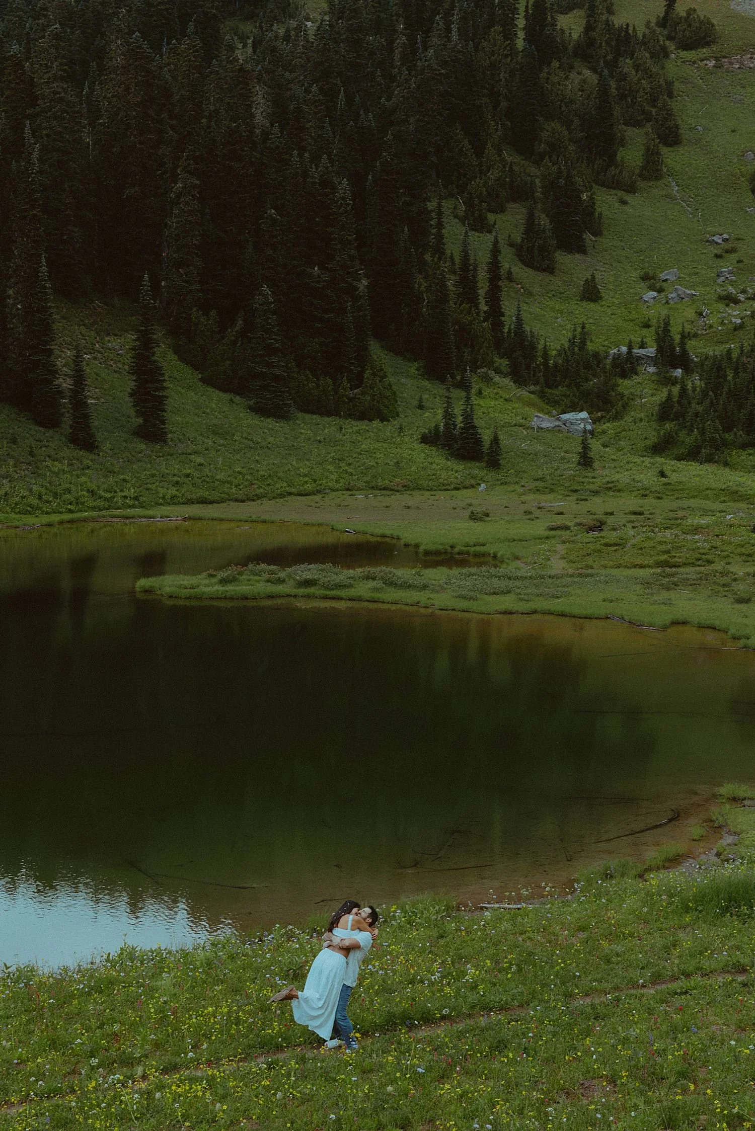 hiking-mount-rainier-wildflower-couples-photos_1650.jpg