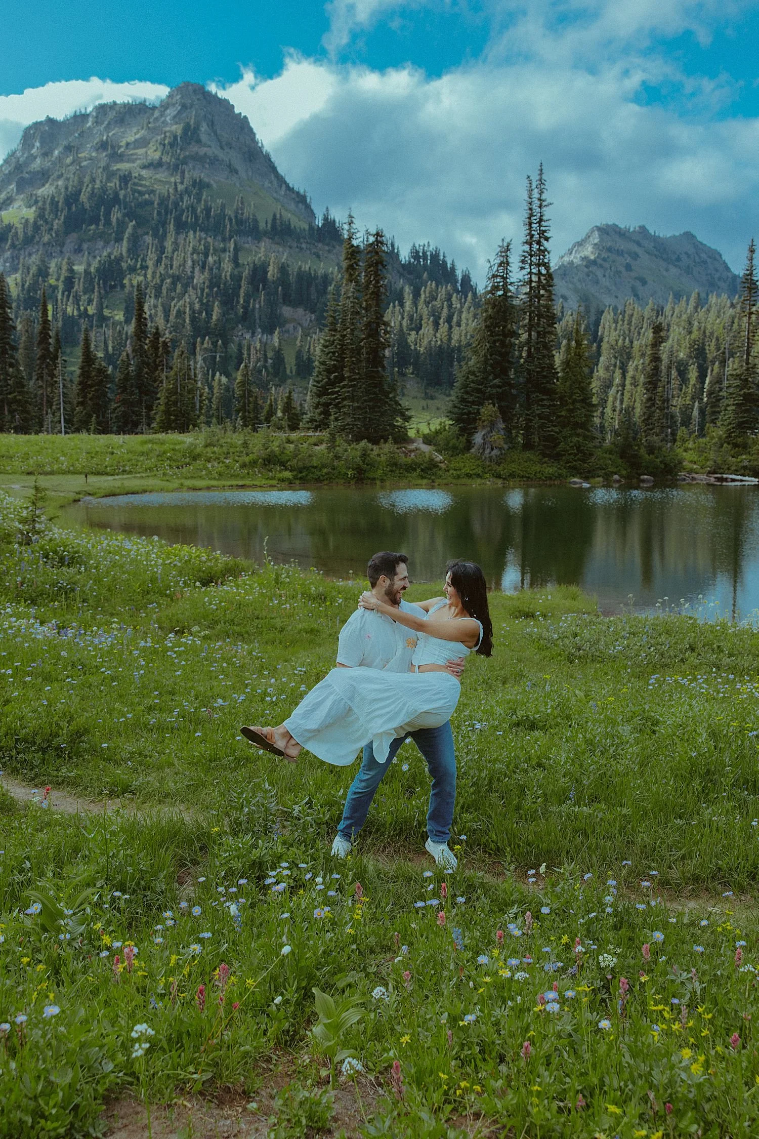 hiking-mount-rainier-wildflower-couples-photos_1658.jpg
