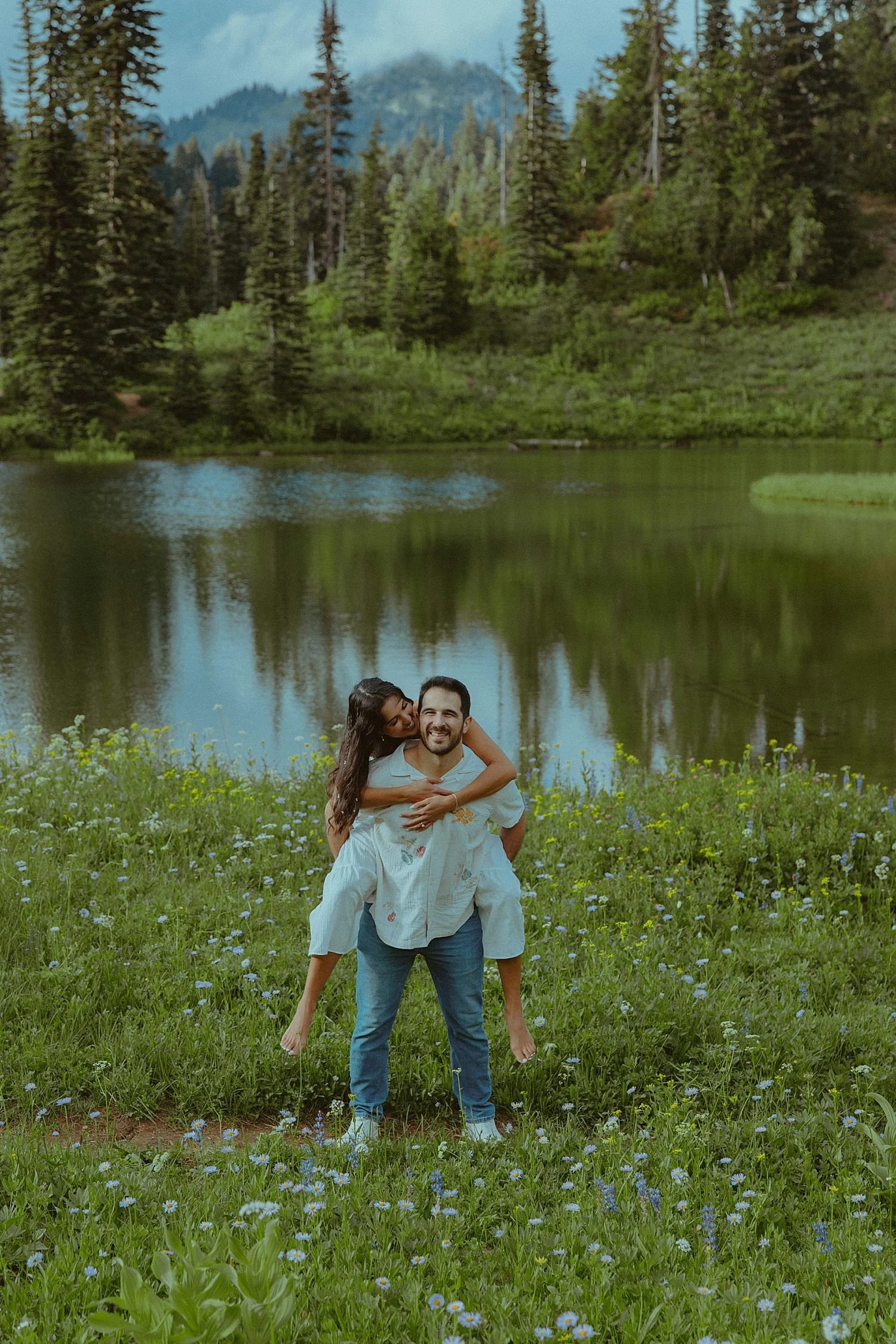 hiking-mount-rainier-wildflower-couples-photos_1662.jpg