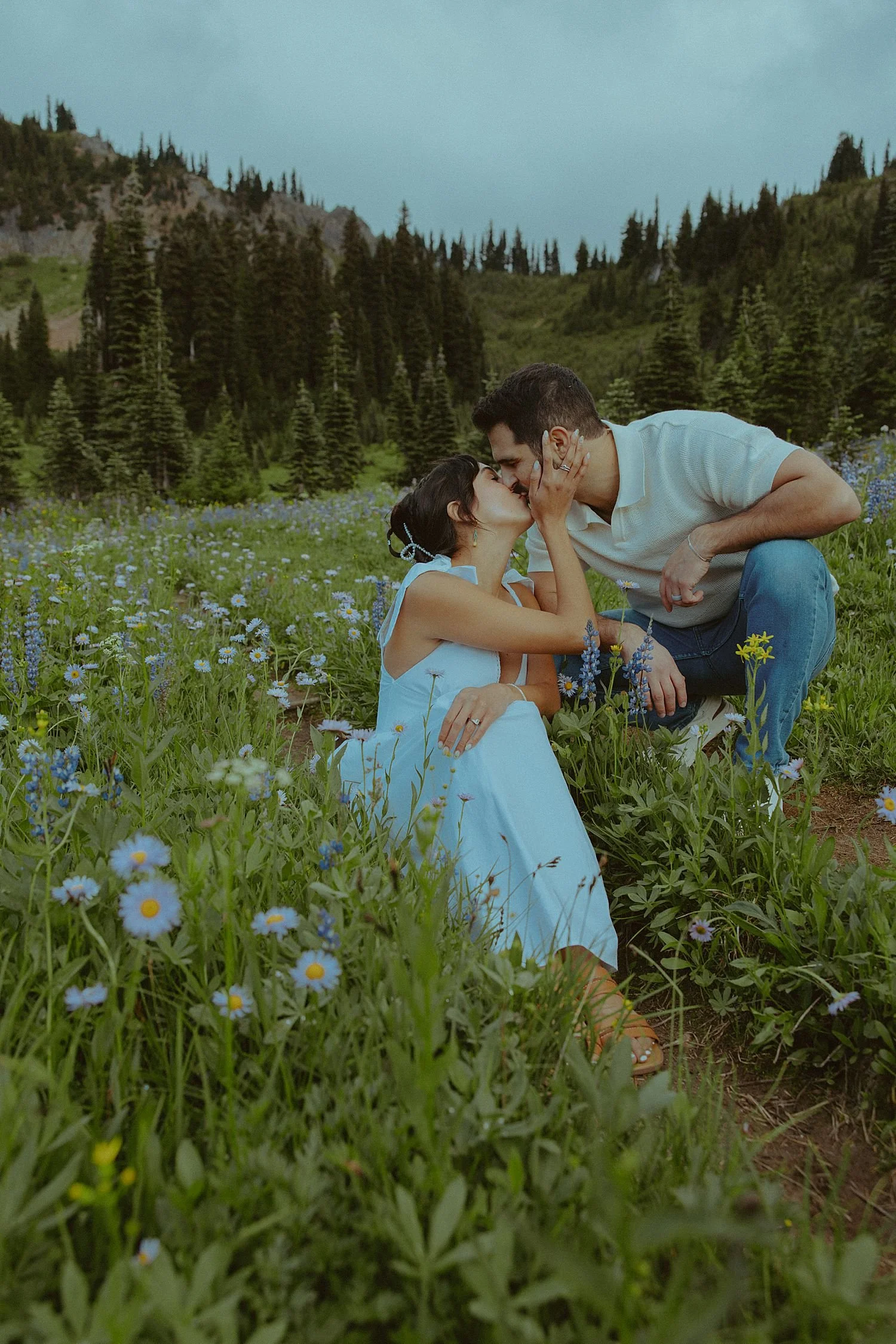 hiking-mount-rainier-wildflower-couples-photos_1683.jpg