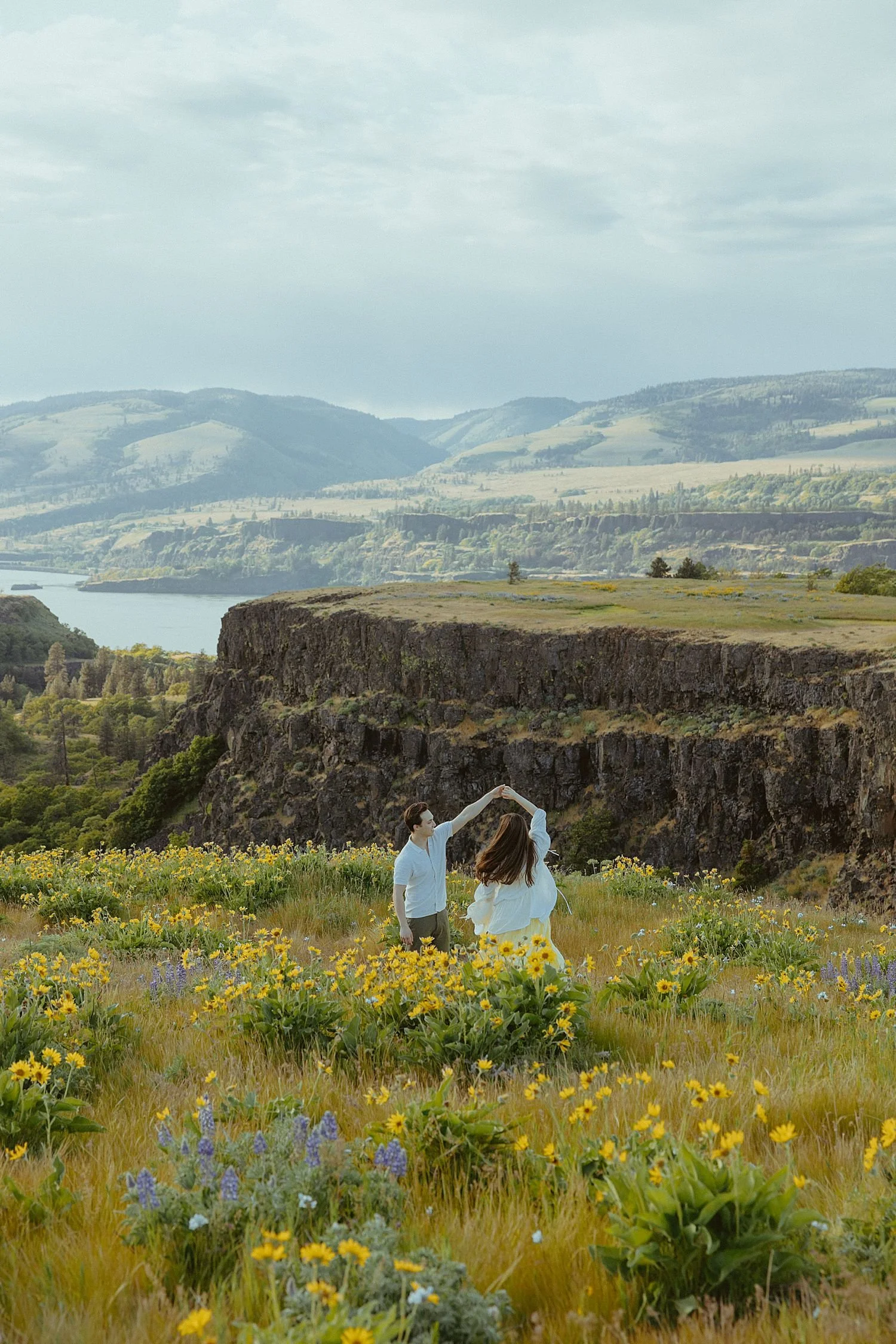 rowena-crest-wildflower-engagement-photos_1720.jpg
