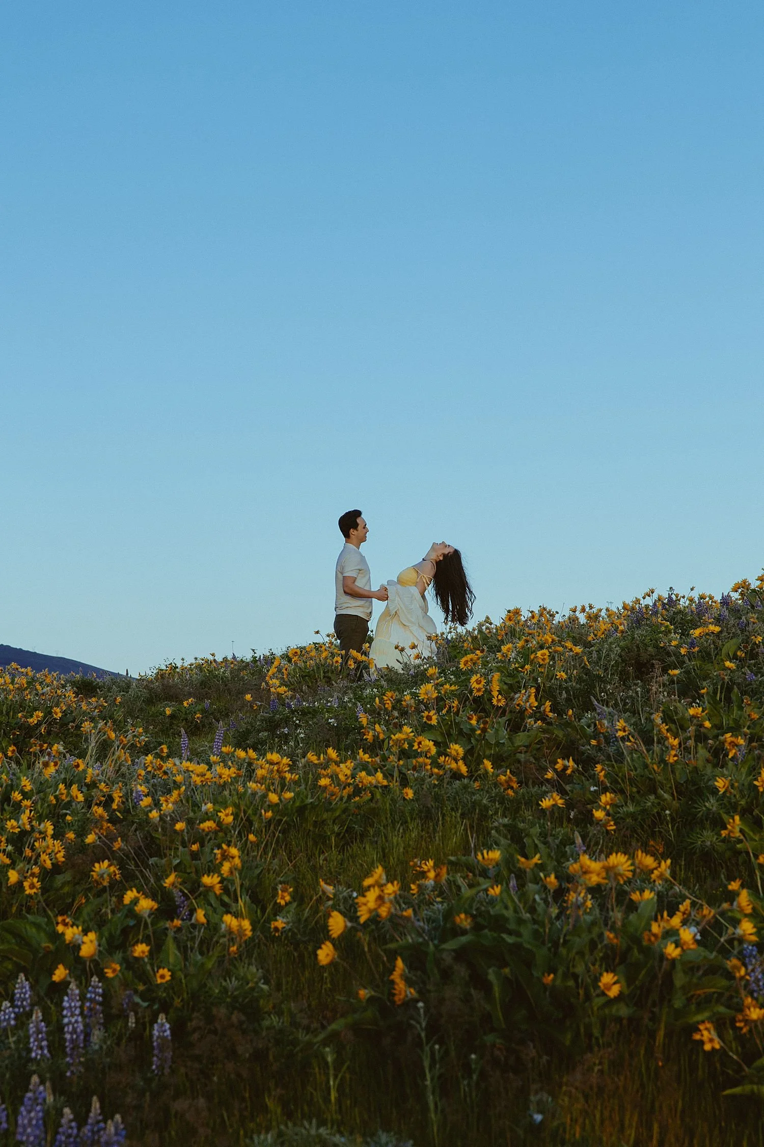 rowena-crest-wildflower-engagement-photos_1743.jpg