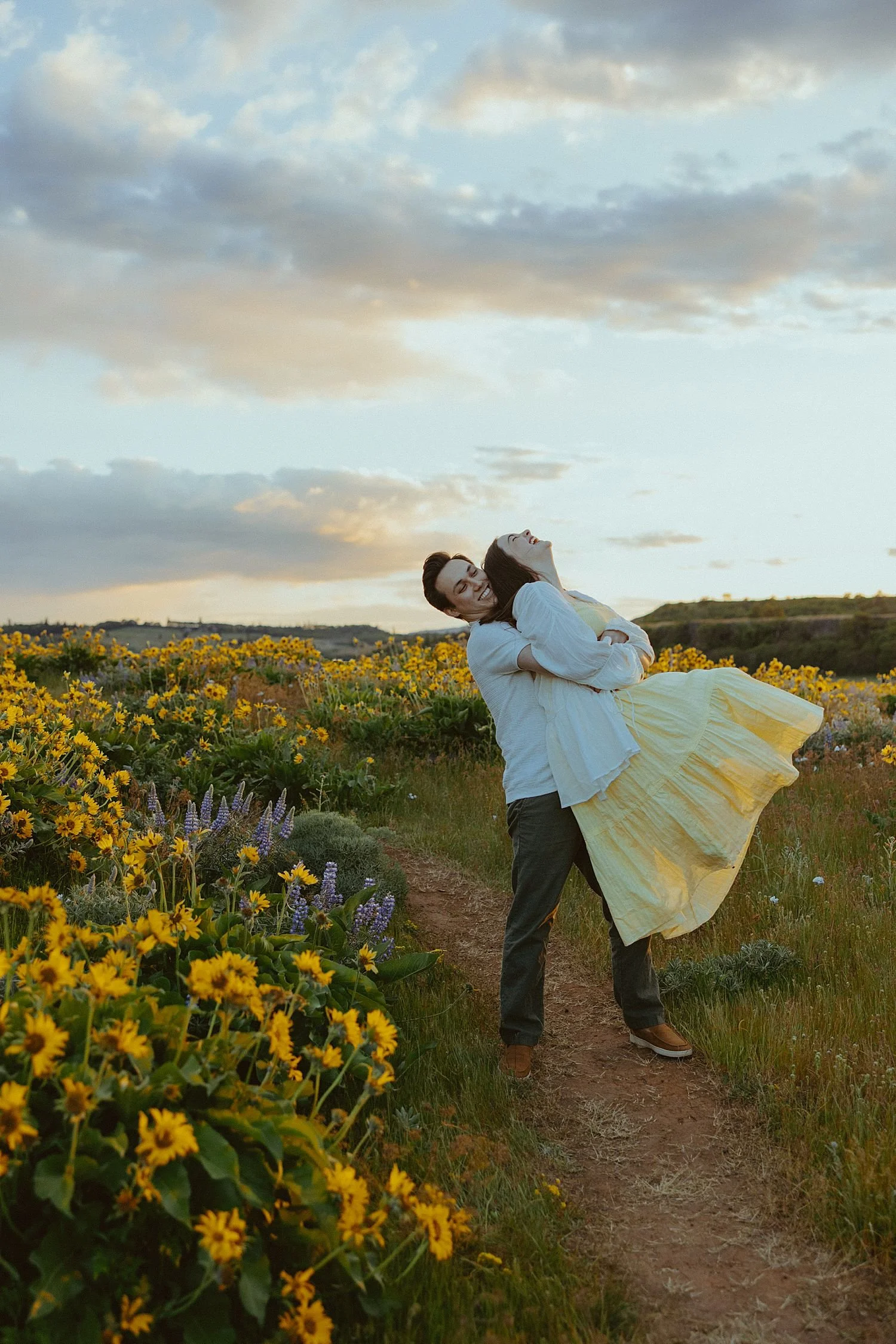 rowena-crest-wildflower-engagement-photos_1754.jpg