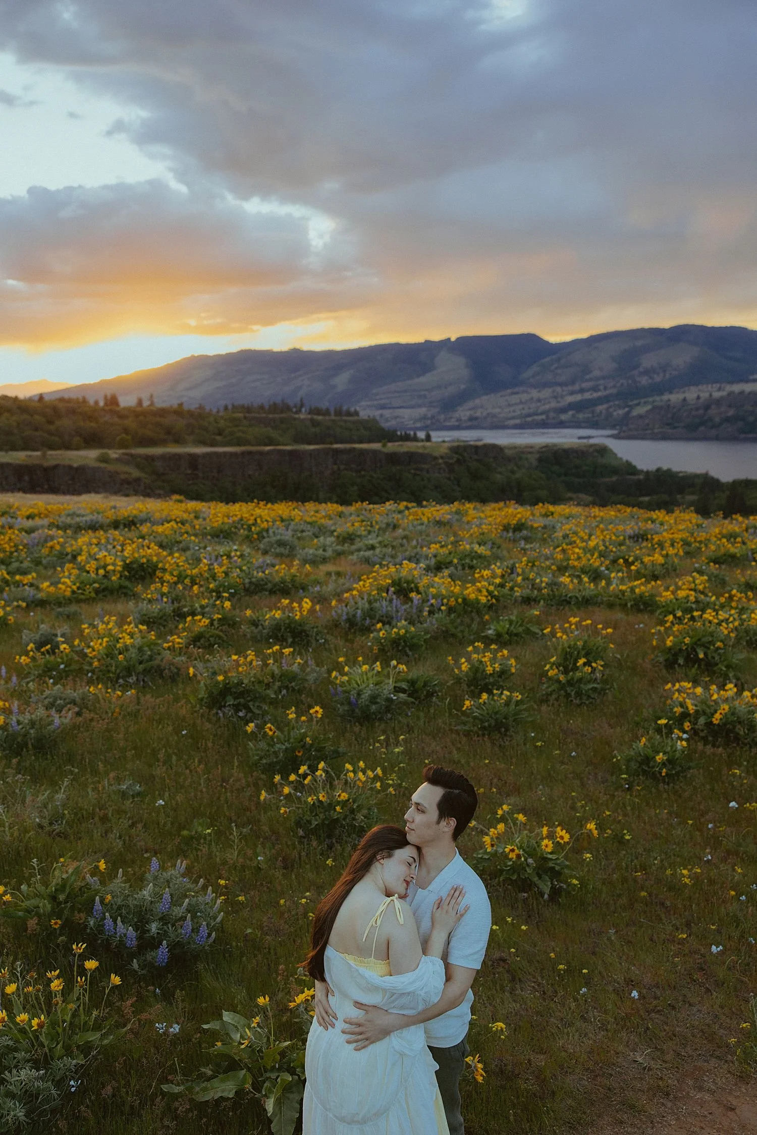 rowena-crest-wildflower-engagement-photos_1757.jpg