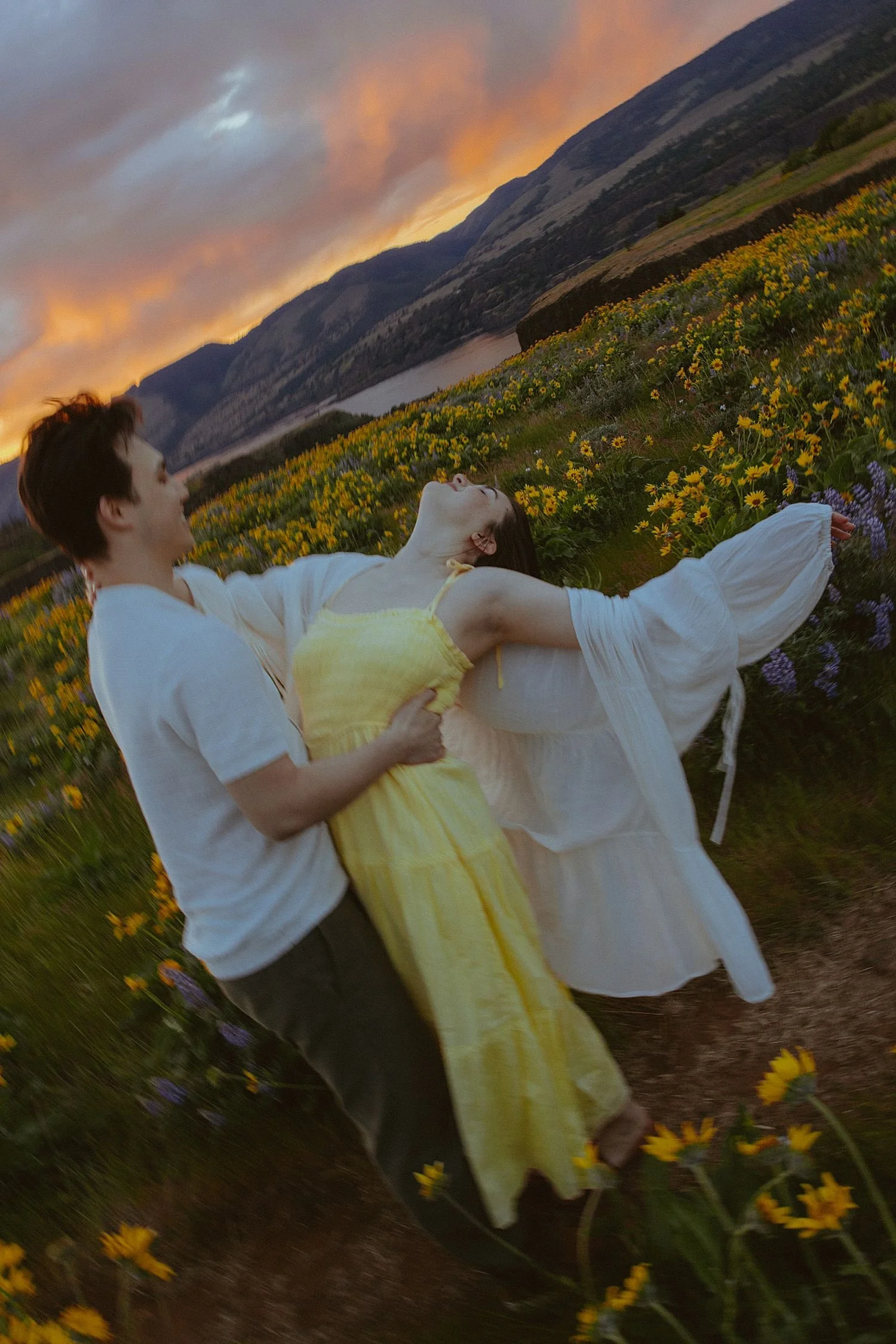 rowena-crest-wildflower-engagement-photos_1764.jpg