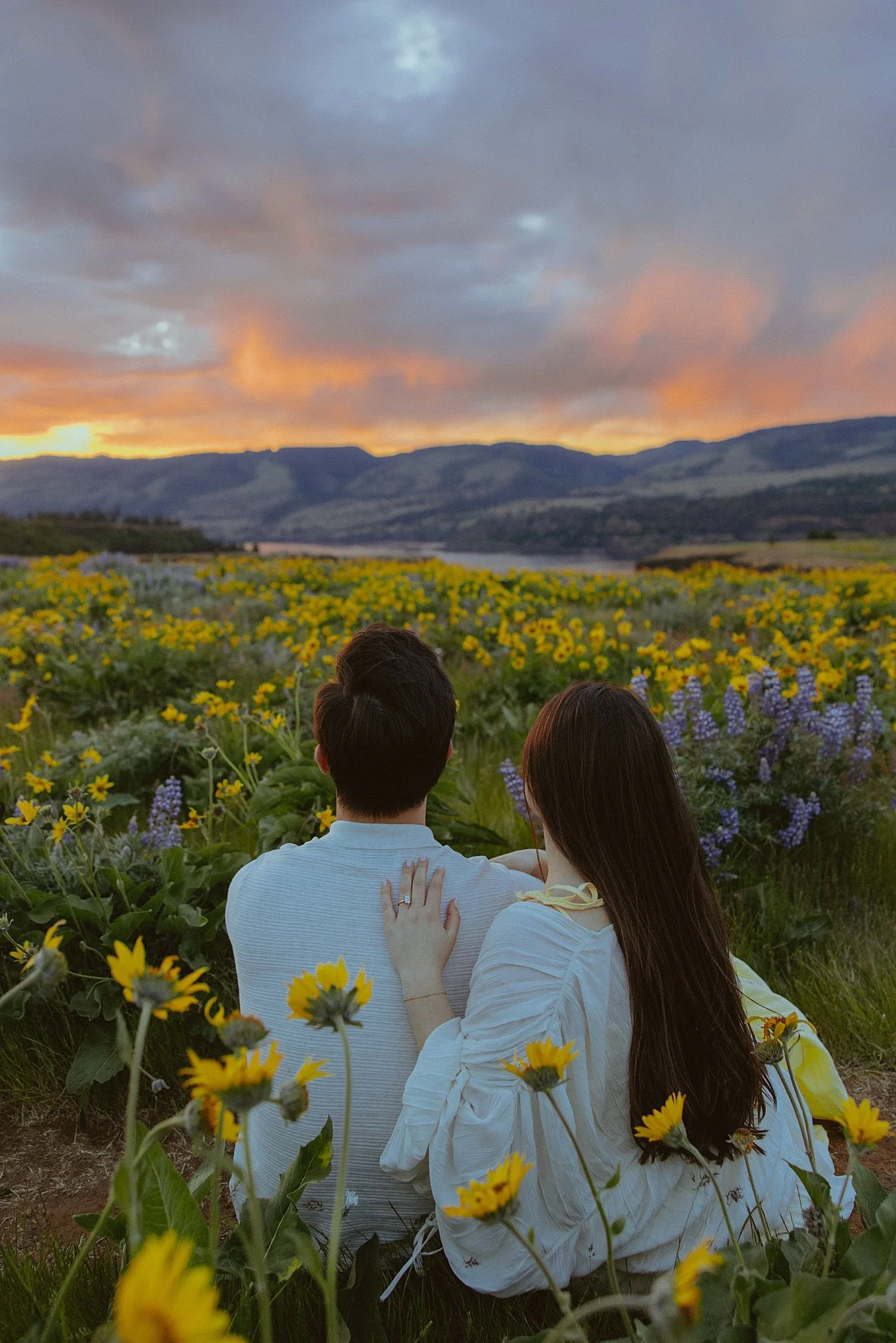 rowena-crest-wildflower-engagement-photos_1766.jpg